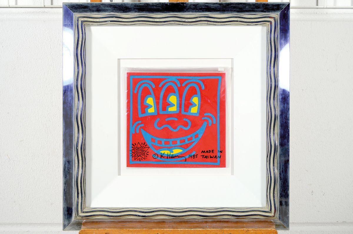 Detail k: Keith Haring, 1958-1990, "Toiletry Bag", entstanden und erworben zur Eröffnung des Pop Shop Tokyo 1987, Multiple, drucksigniert und ...