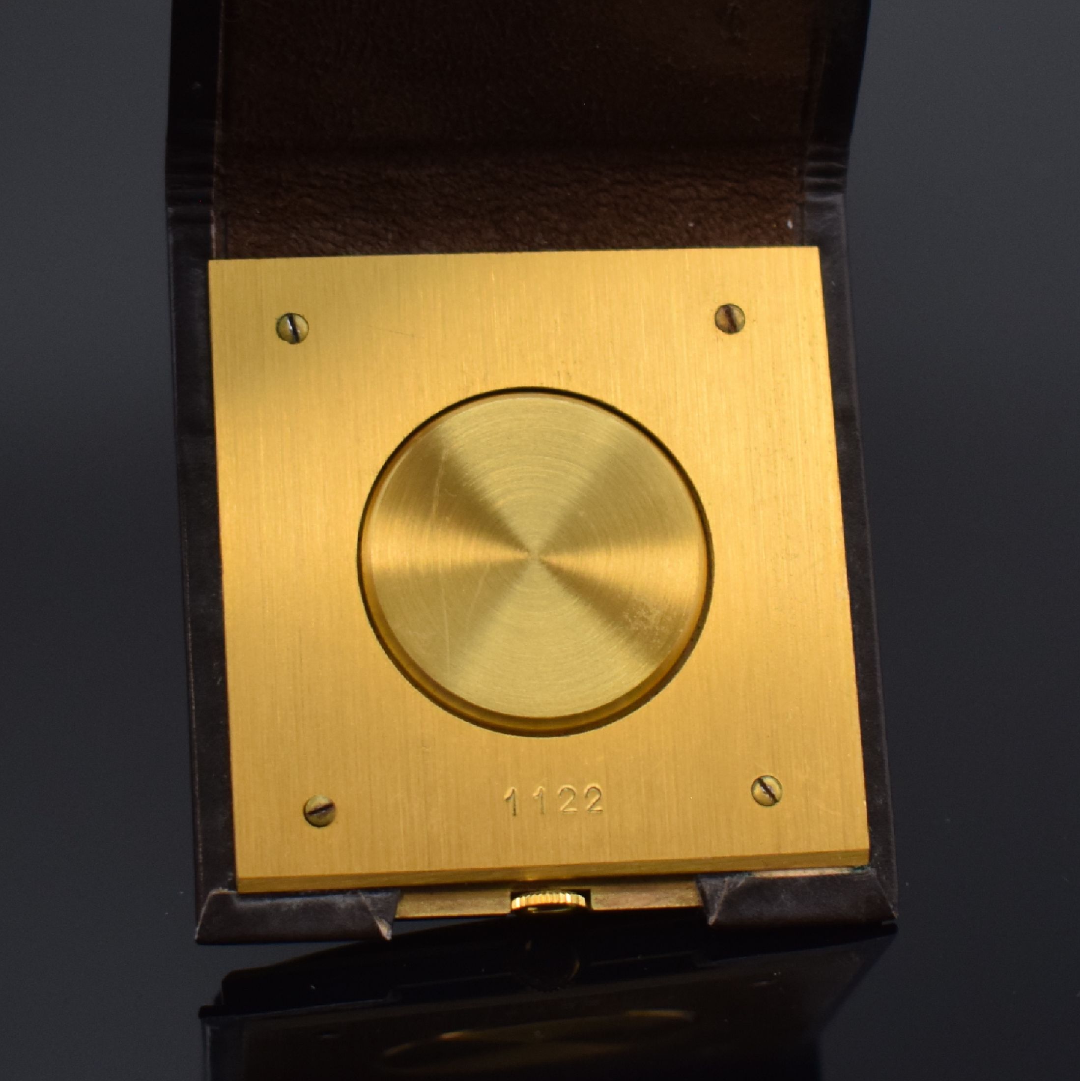 Detail d: LUXOR Reiseuhr mit Weltzeitanzeige, Schweiz um 1960, Handaufzug, verg. Gehäuse im Lederetui, drehbare Lünette m. Weltstädten um 24-Std.-Skala, ...