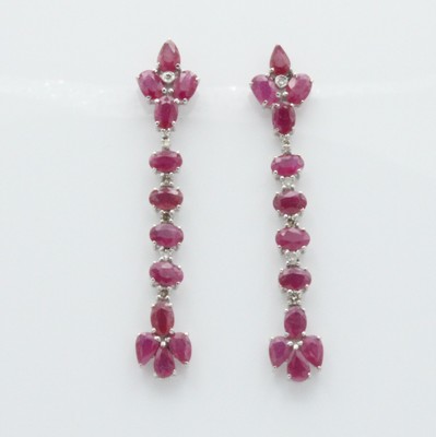 Image Paar Ohrgehänge mit Rubinen und Diamanten,