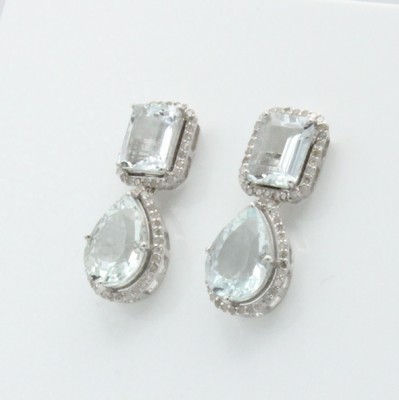 26632337a - Paar Ohrgehänge mit Aquamarinen und Diamanten