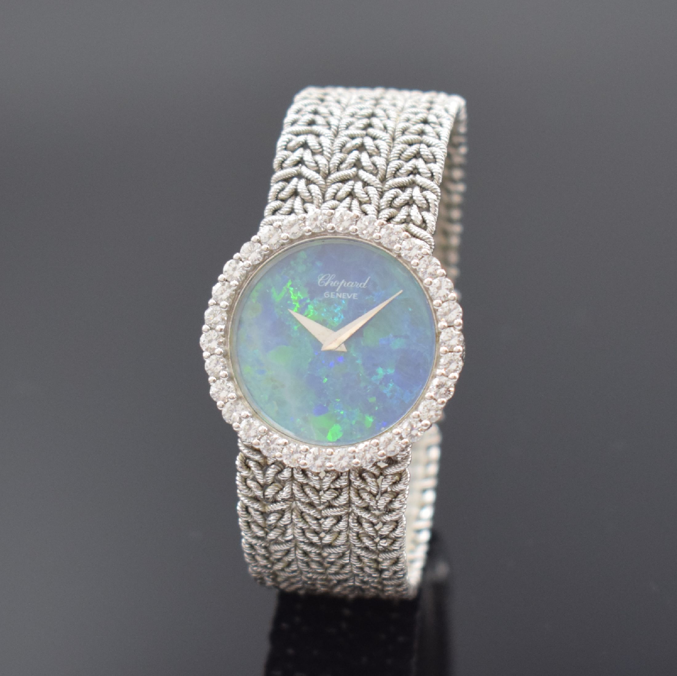 CHOPARD Damenarmbanduhr in WG 750/000 mit Diamanten Referenz 4009 1, Schweiz 1970er Jahre, Handaufzug, Geh. an orig. Flechtband 750/000, Boden ...
