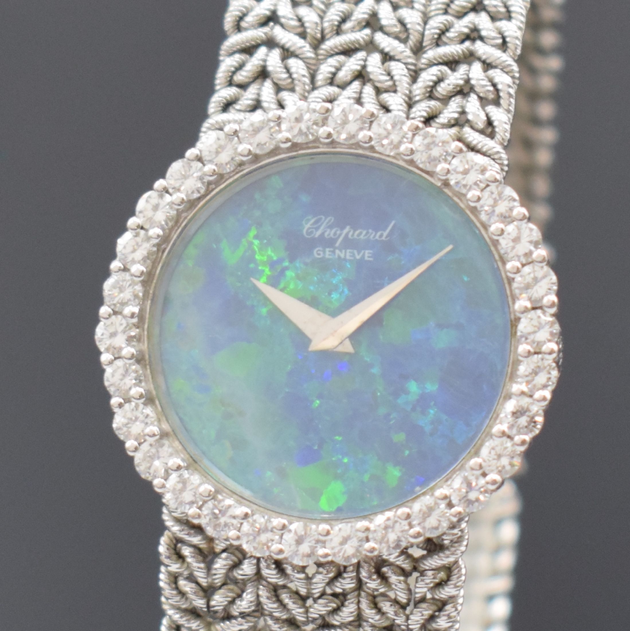 Detail a: CHOPARD Damenarmbanduhr in WG 750/000 mit Diamanten Referenz 4009 1, Schweiz 1970er Jahre, Handaufzug, Geh. an orig. Flechtband 750/000, Boden ...
