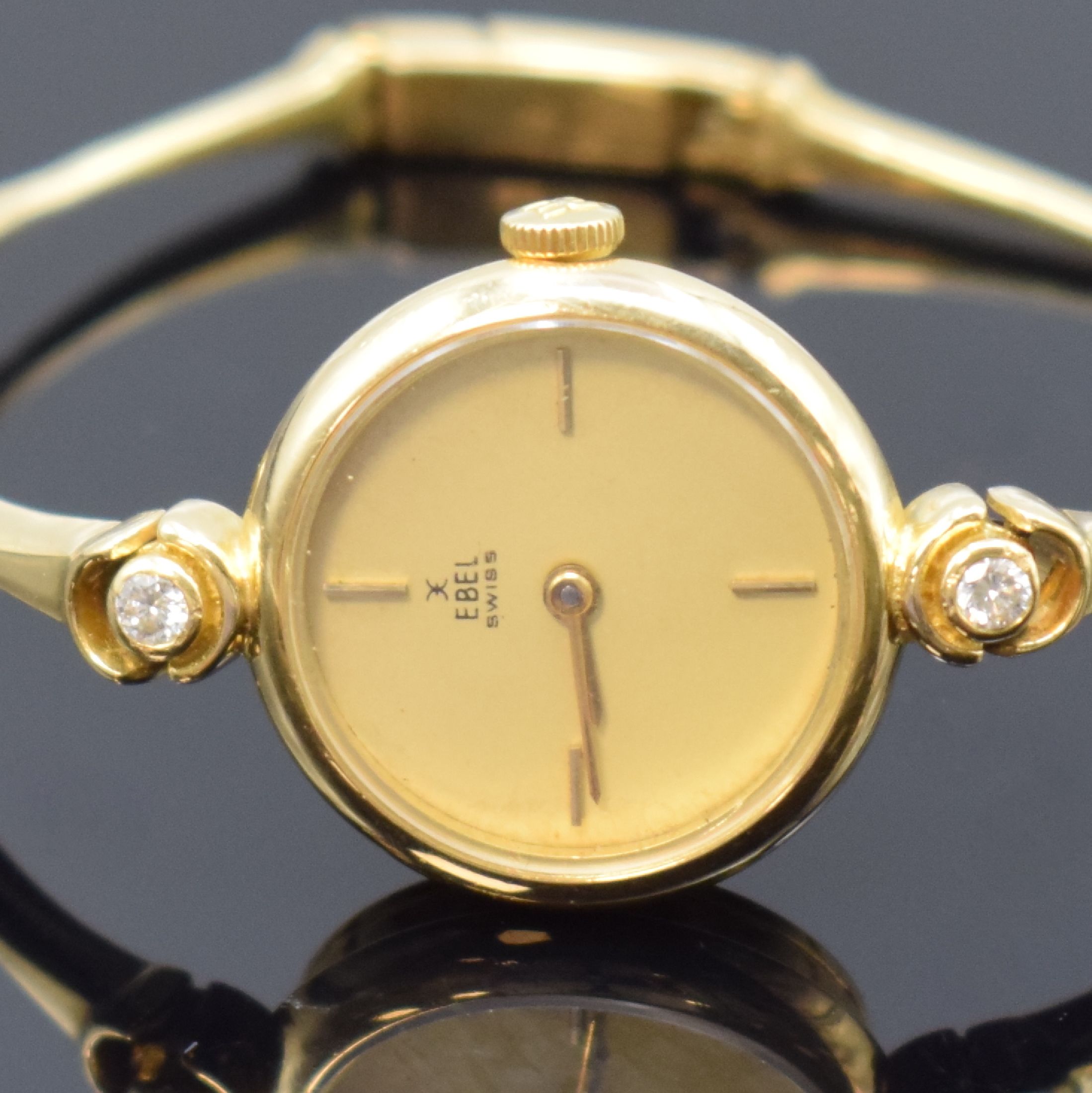Detail a: EBEL Damenarmbanduhr in GG 750/000 mit Diamanten, Schweiz um 1980, quarz, GG-Band m. 4 Diamanten, Boden aufgedr., champagnerfarb. Zifferbl. m. gold. ...