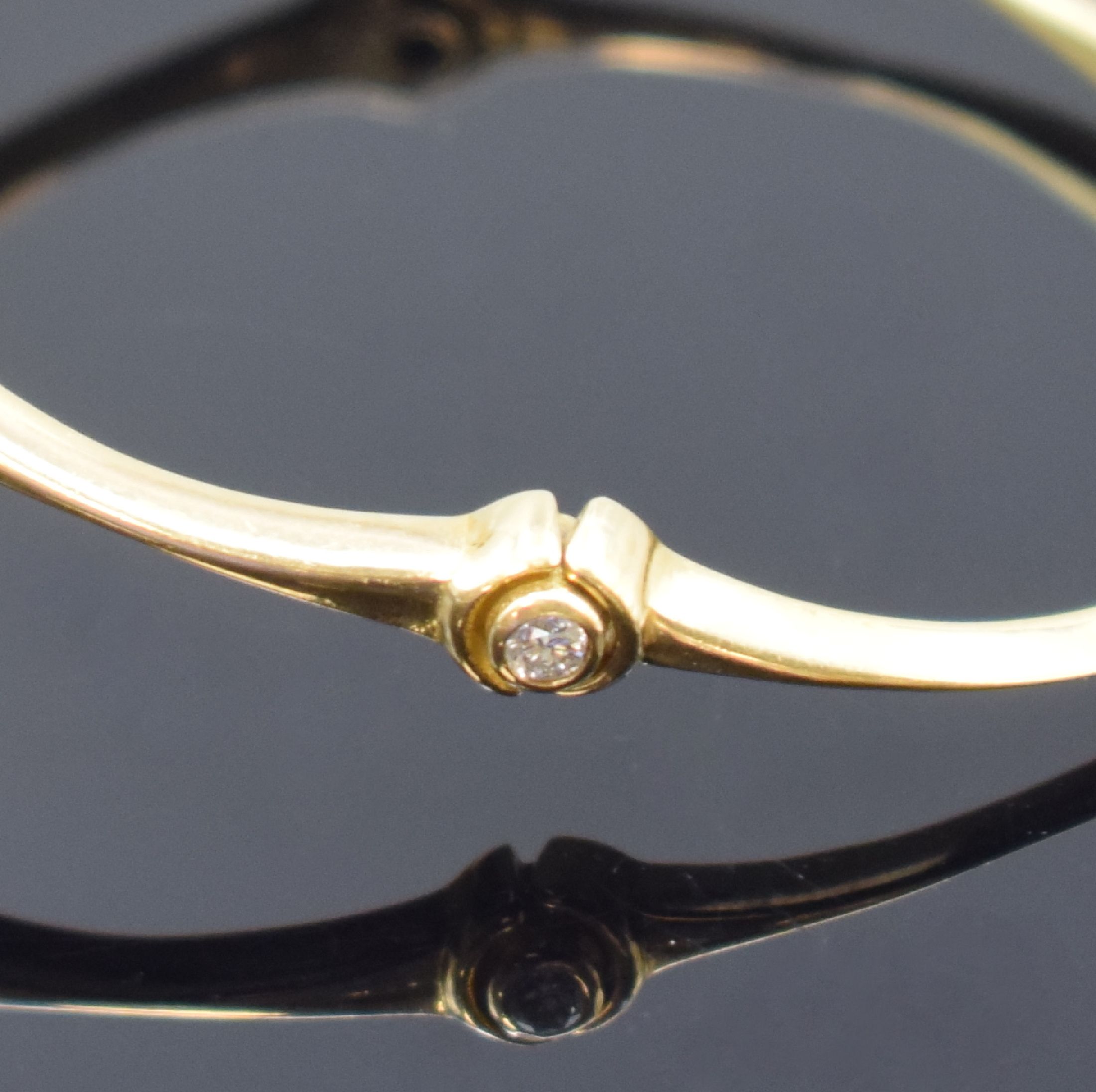 Detail b: EBEL Damenarmbanduhr in GG 750/000 mit Diamanten, Schweiz um 1980, quarz, GG-Band m. 4 Diamanten, Boden aufgedr., champagnerfarb. Zifferbl. m. gold. ...
