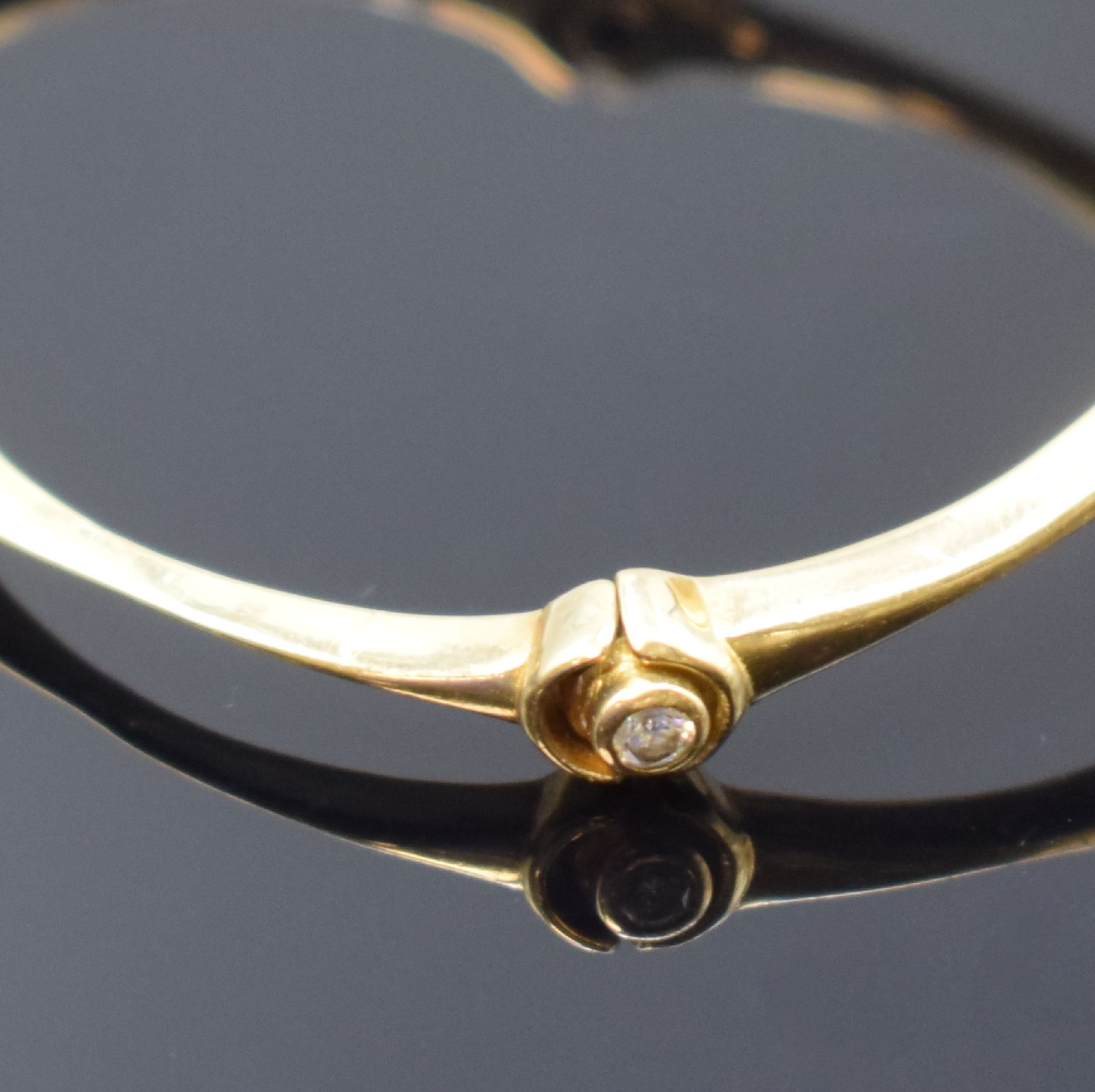 Detail c: EBEL Damenarmbanduhr in GG 750/000 mit Diamanten, Schweiz um 1980, quarz, GG-Band m. 4 Diamanten, Boden aufgedr., champagnerfarb. Zifferbl. m. gold. ...