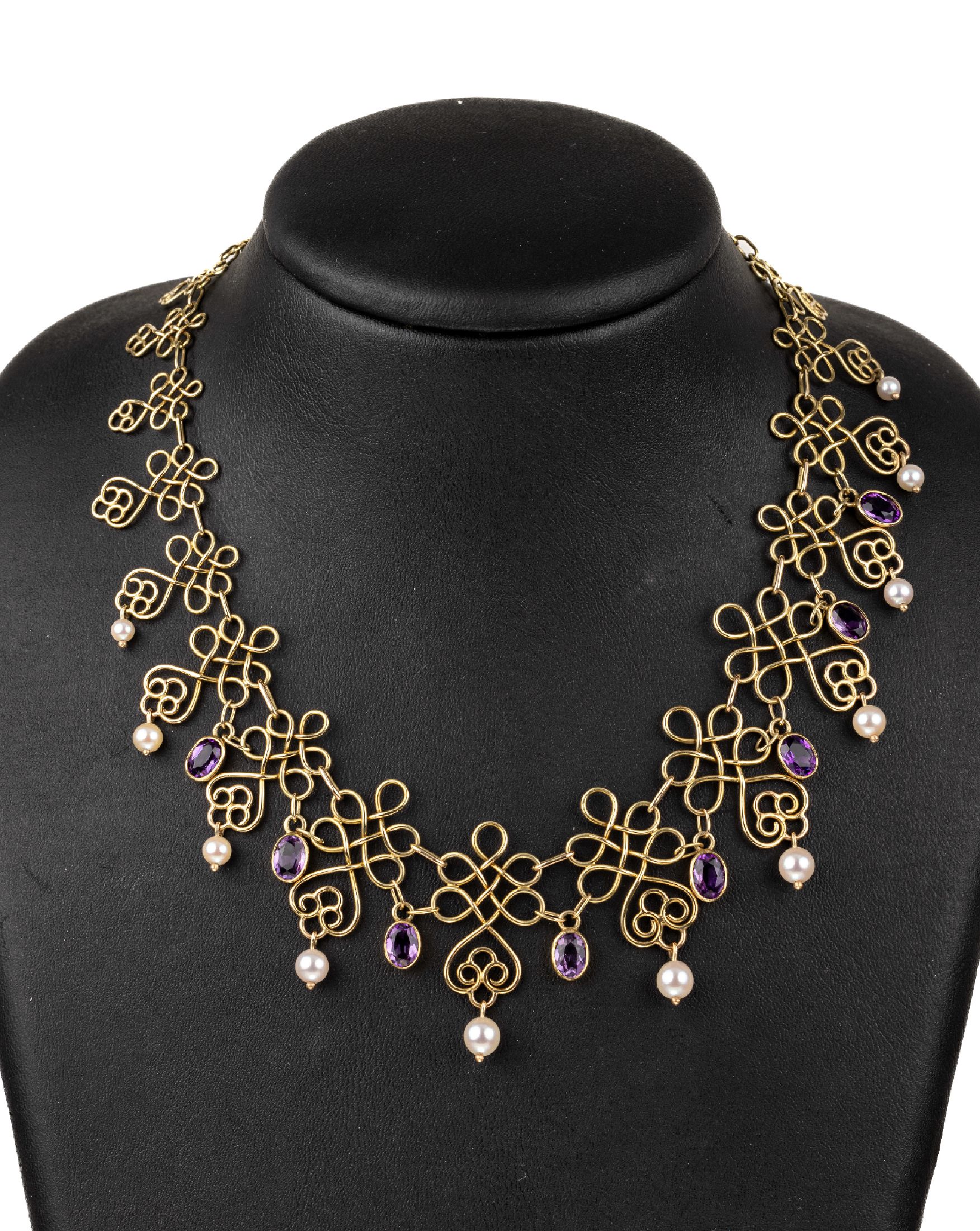 14 kt Gold Amethyst-Zuchtperlen-Collier, GG 585/000, ca. 29.2 g, 8 ovalfacett. Amethyste zus. ca. 5.0 ct, 11 kl. Zuchtperlchen, L. ca. 37 cm