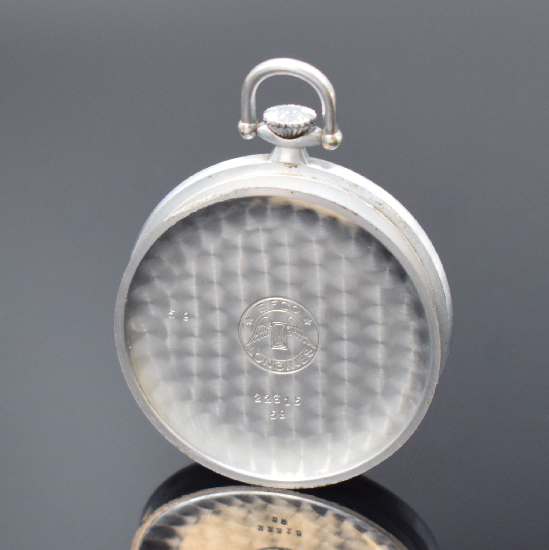 Detail c: LONGINES Frackuhr in Stahl Kaliber 37.9, Schweiz um 1942, 3-teil. Gehäuse, Boden und Glasrand aufgedr., silb. Zifferbl. m. arab. Zahlen, gebl. ...
