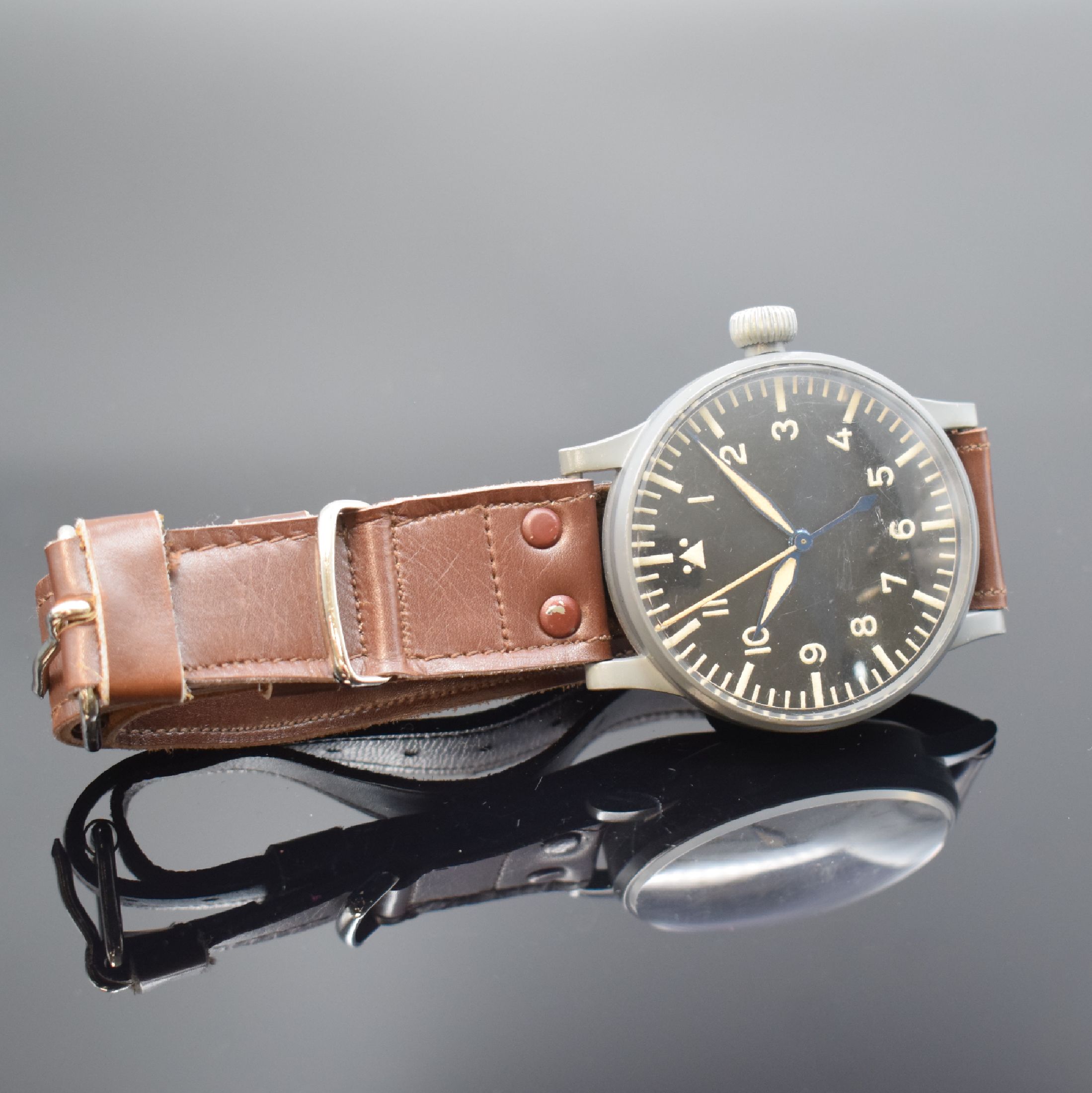 STOWA Fliegeruhr FL 23883 nahezu neuwertige Uhr am original Band, Deutschland um 1940, Handaufzug, grau lackiertes Metallgeh., Boden und Glasrand ...