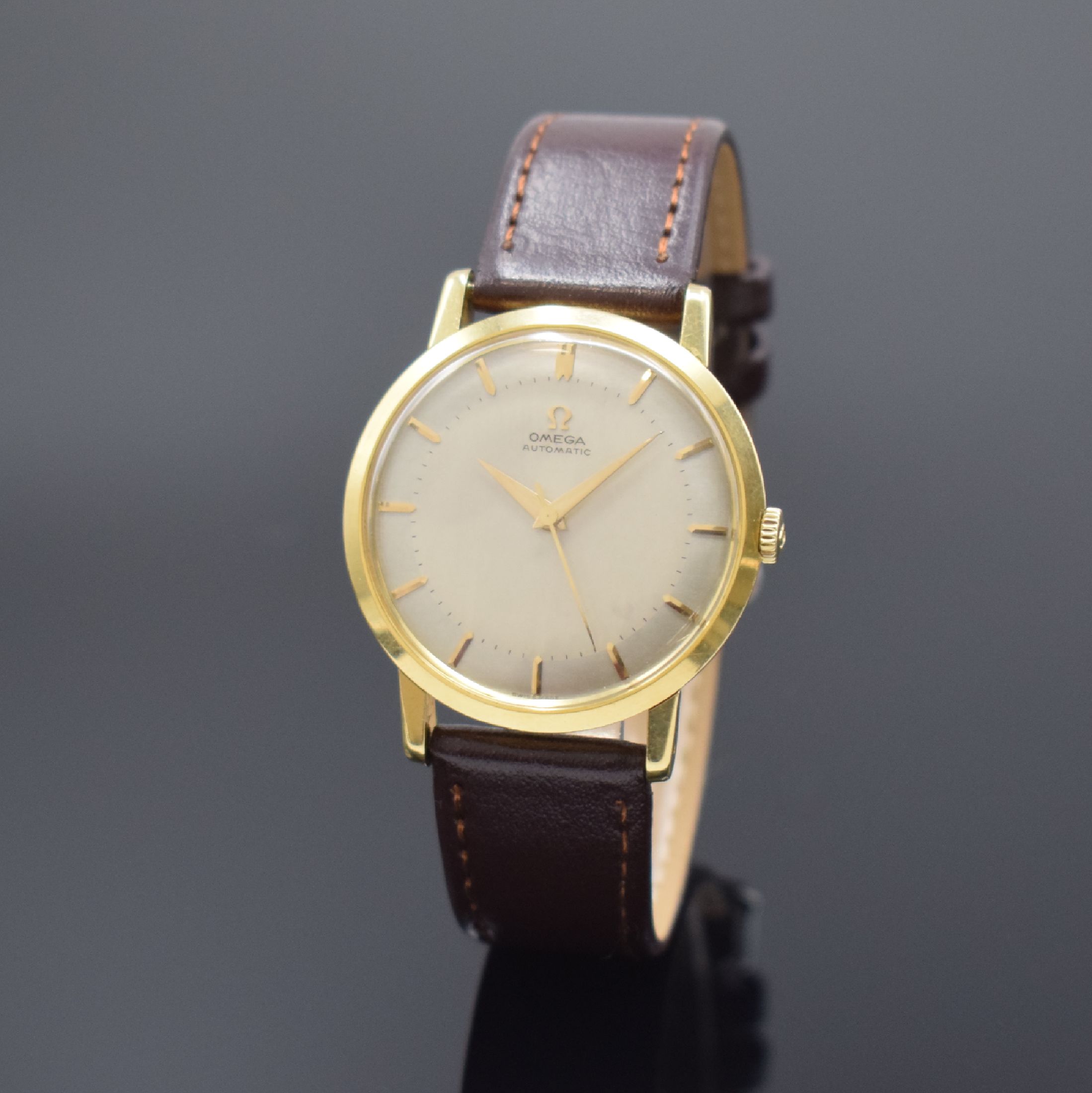 OMEGA Herrenarmbanduhr Referenz 2898S.C in GG 750/000, Schweiz um 1958, Automatik, 3-teil. Geh., Boden m. Monogramm u. Glasrand aufgedr., silb. ...