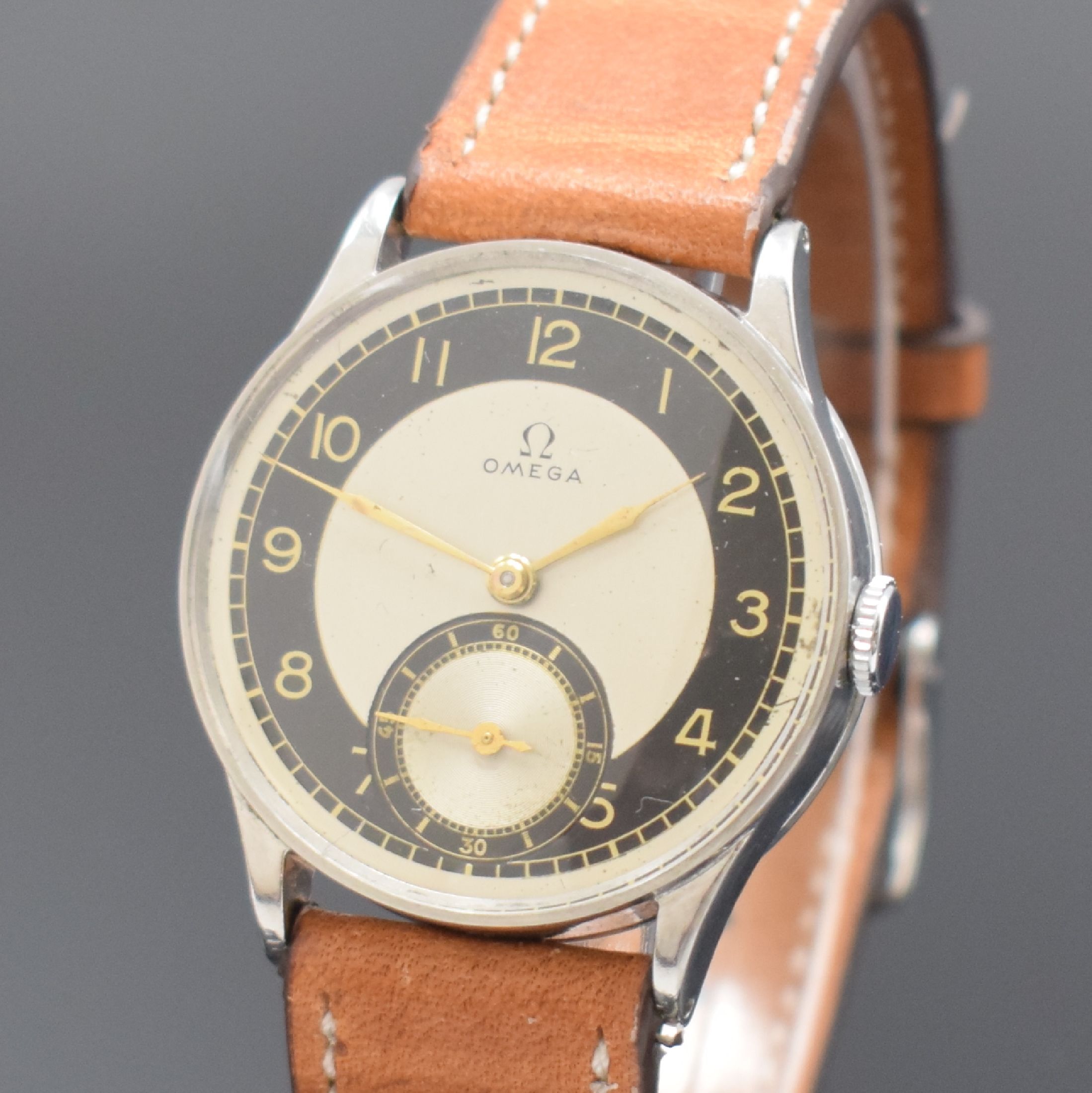 Detail a: OMEGA Armbanduhr in Stahl Kaliber 26.5 SOB T2, Schweiz um 1939, Handaufzug, 2-teil. Gehäuse, Boden aufgedr., 2-farb. Zifferbl. m. arab. Zahlen, ...