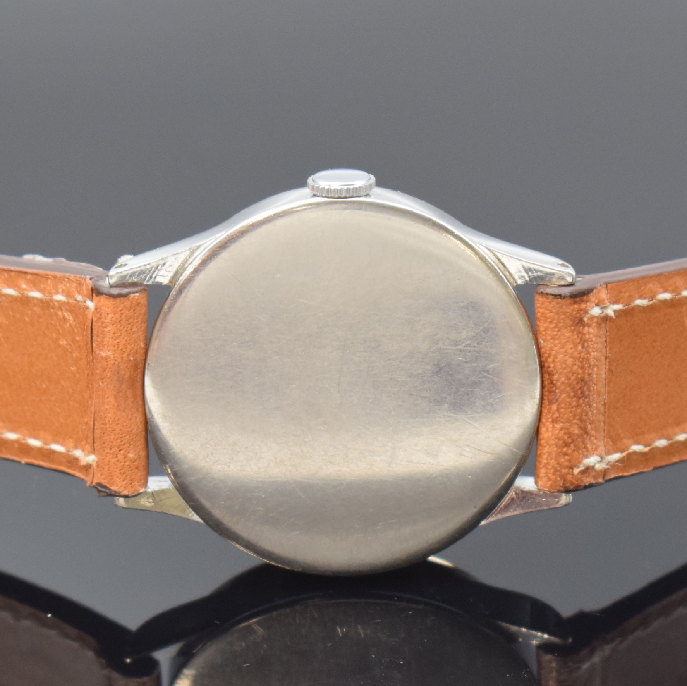 Detail c: OMEGA Armbanduhr in Stahl Kaliber 26.5 SOB T2, Schweiz um 1939, Handaufzug, 2-teil. Gehäuse, Boden aufgedr., 2-farb. Zifferbl. m. arab. Zahlen, ...