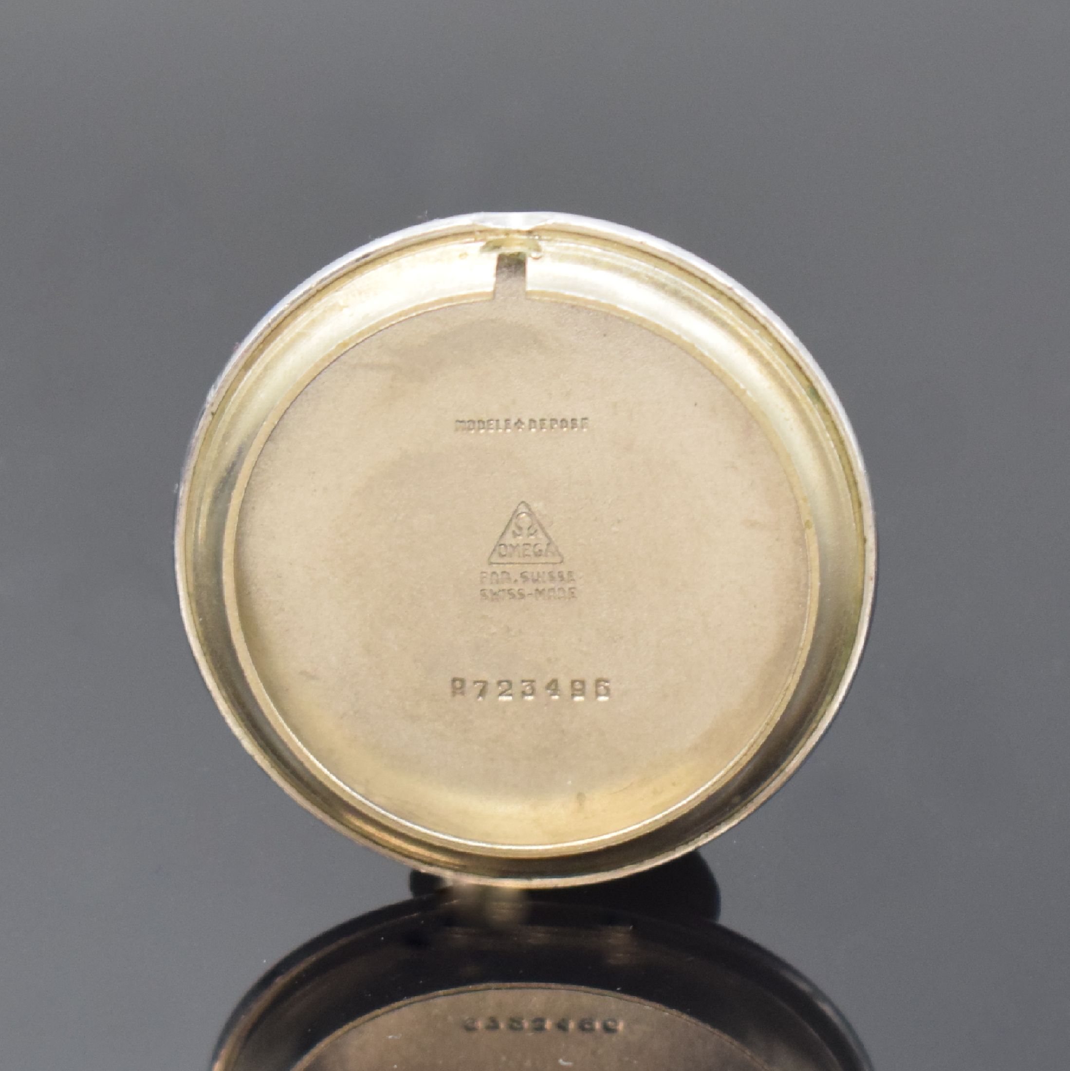 Detail e: OMEGA Armbanduhr in Stahl Kaliber 26.5 SOB T2, Schweiz um 1939, Handaufzug, 2-teil. Gehäuse, Boden aufgedr., 2-farb. Zifferbl. m. arab. Zahlen, ...