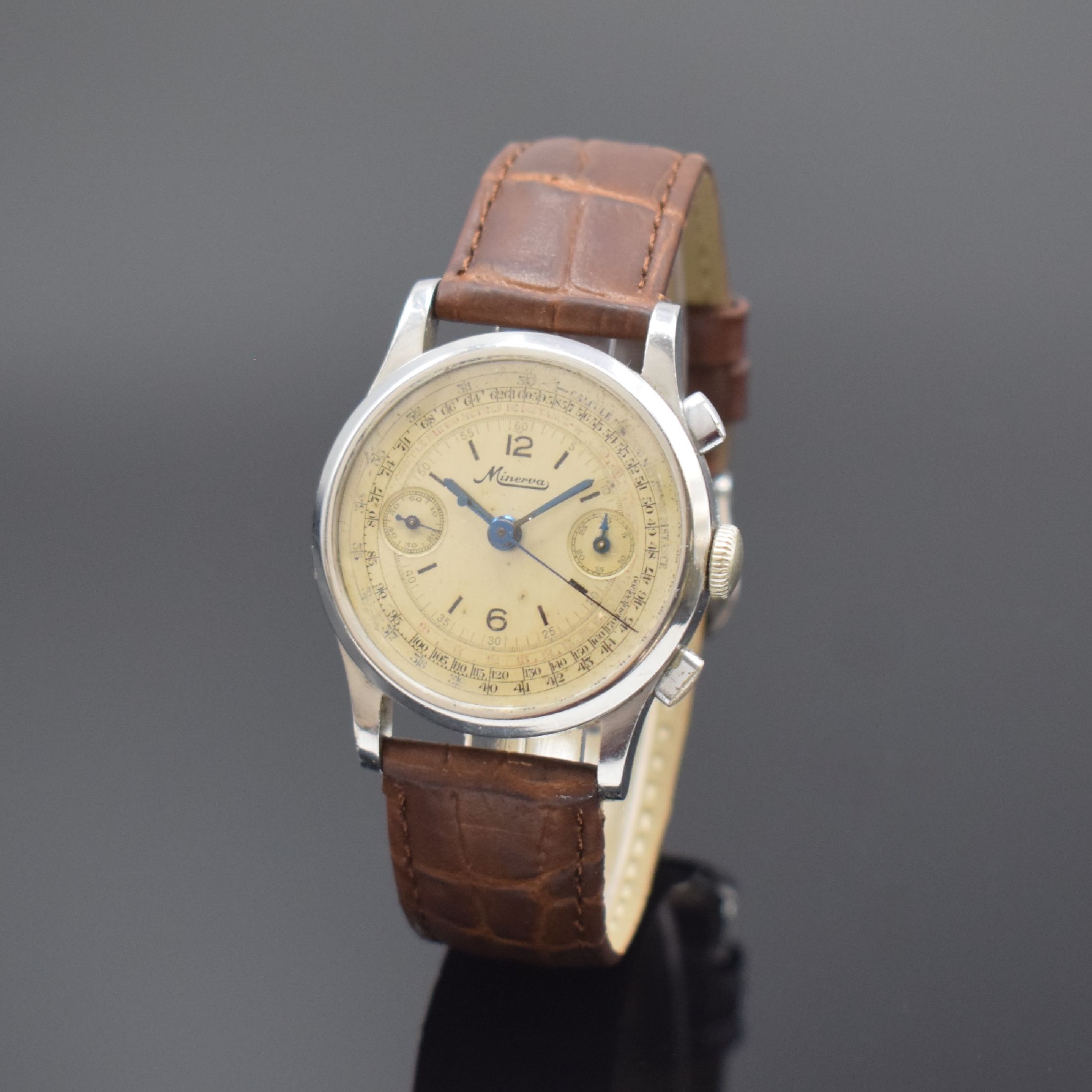 MINERVA Kaliber 13-20 Schaltradchronograph in Stahl, Schweiz um 1940, Handaufzug, 3-teil. Geh., Boden u. Glasrand aufgedr., silb. Zifferbl. mit ...