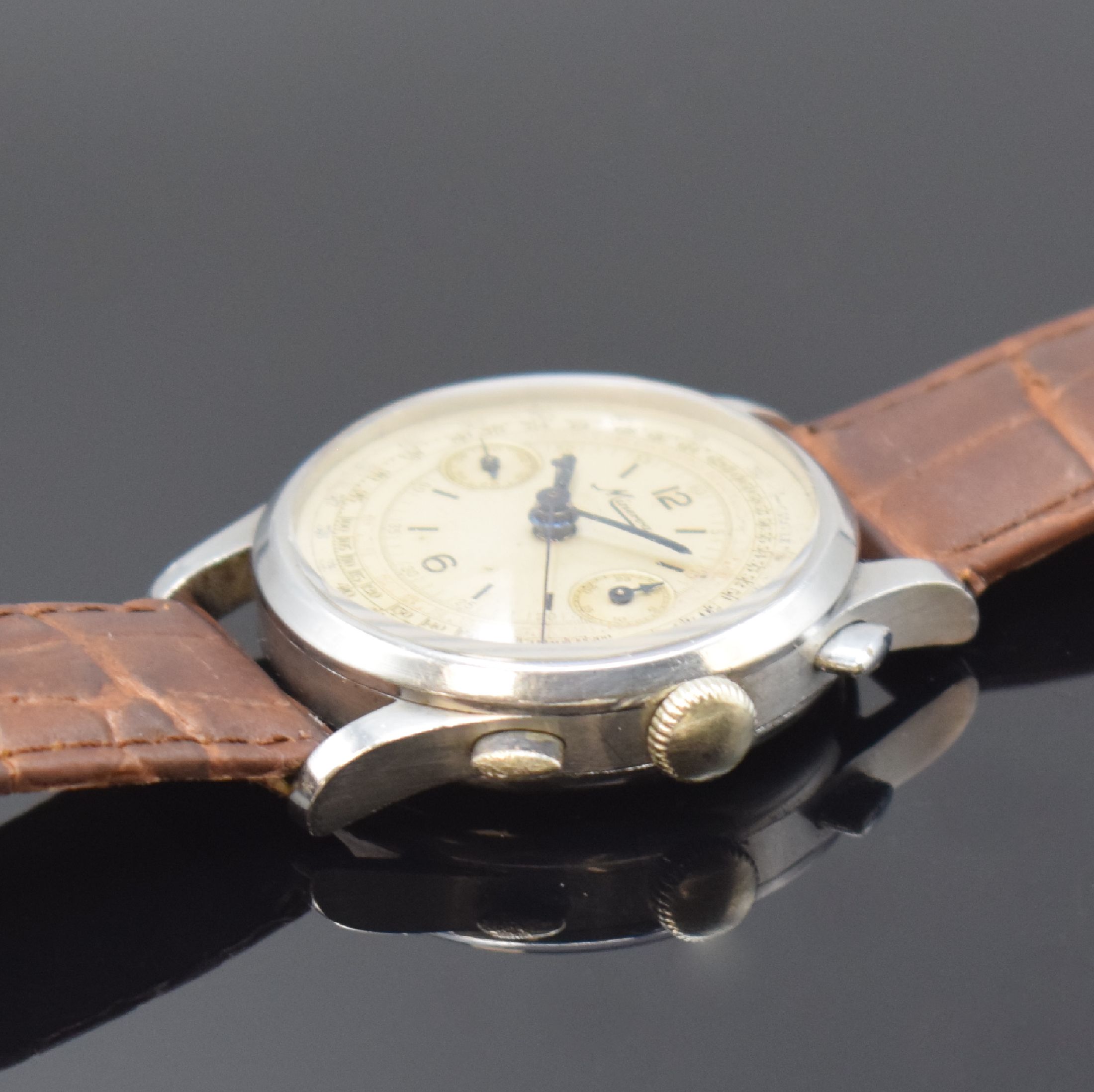 Detail b: MINERVA Kaliber 13-20 Schaltradchronograph in Stahl, Schweiz um 1940, Handaufzug, 3-teil. Geh., Boden u. Glasrand aufgedr., silb. Zifferbl. mit ...