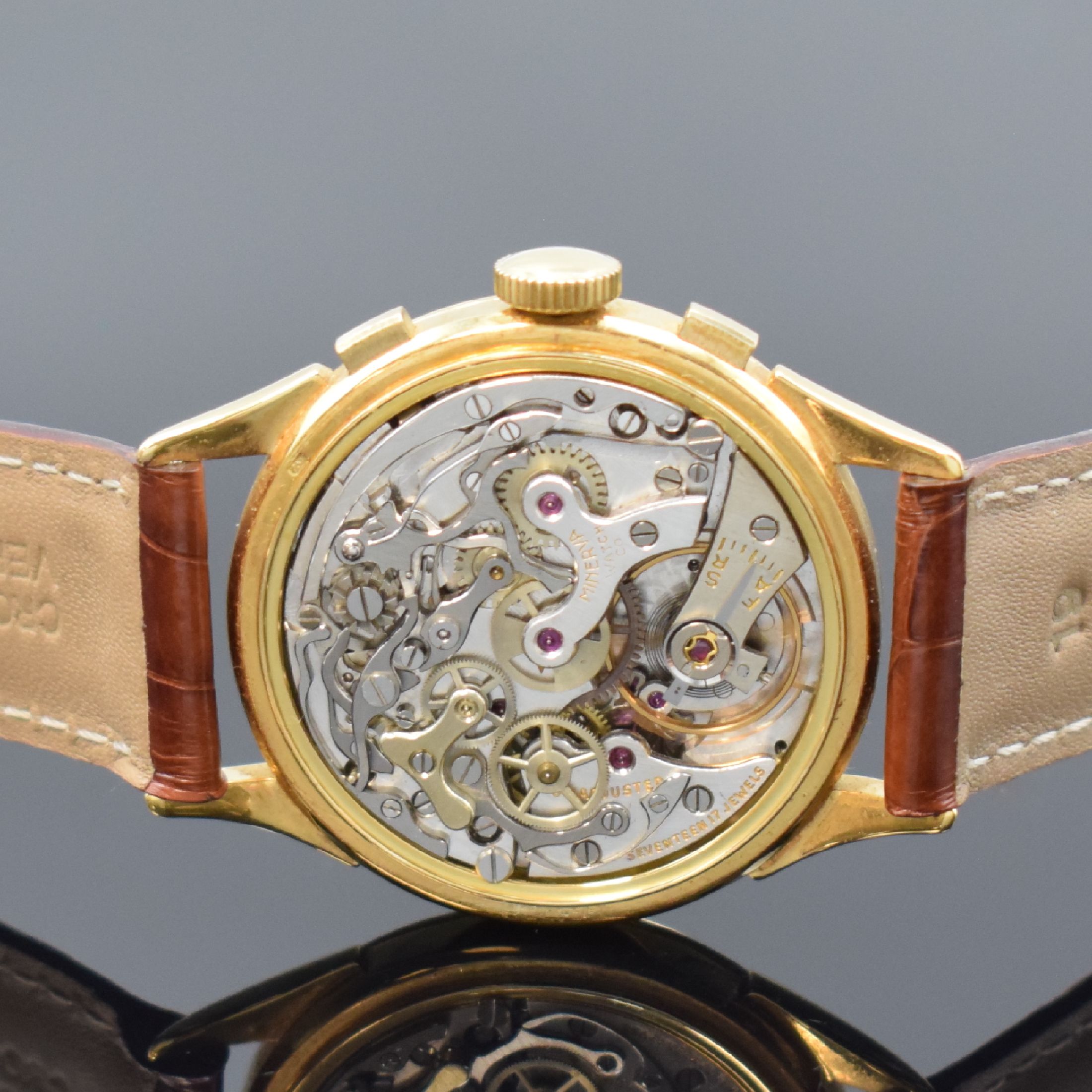 Detail d: MINERVA Schaltradchronograph in GG 750/000 mit Kaliber Valjoux 72, Schweiz um 1955, Handaufzug, 3-teil. Gehäuse, Boden u. Glasrand aufgedr., silb. ...