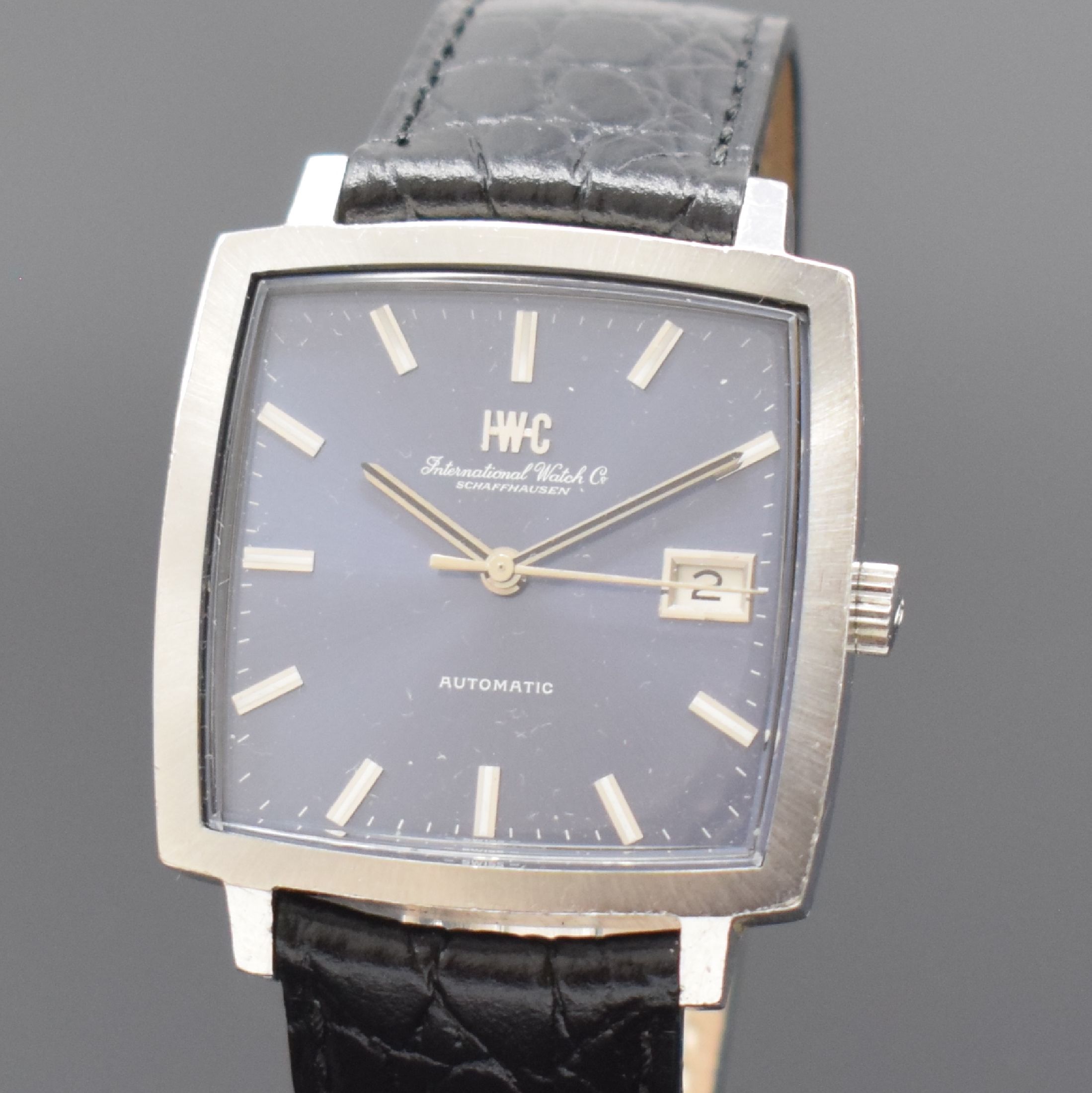 Detail a: IWC quadratische Armbanduhr Referenz 1871 in Stahl, Schweiz um 1970, Automatik, Stülpgehäuse, blaues Zifferbl. m. aufges. Std.-Ind., silb. Zeiger, ...