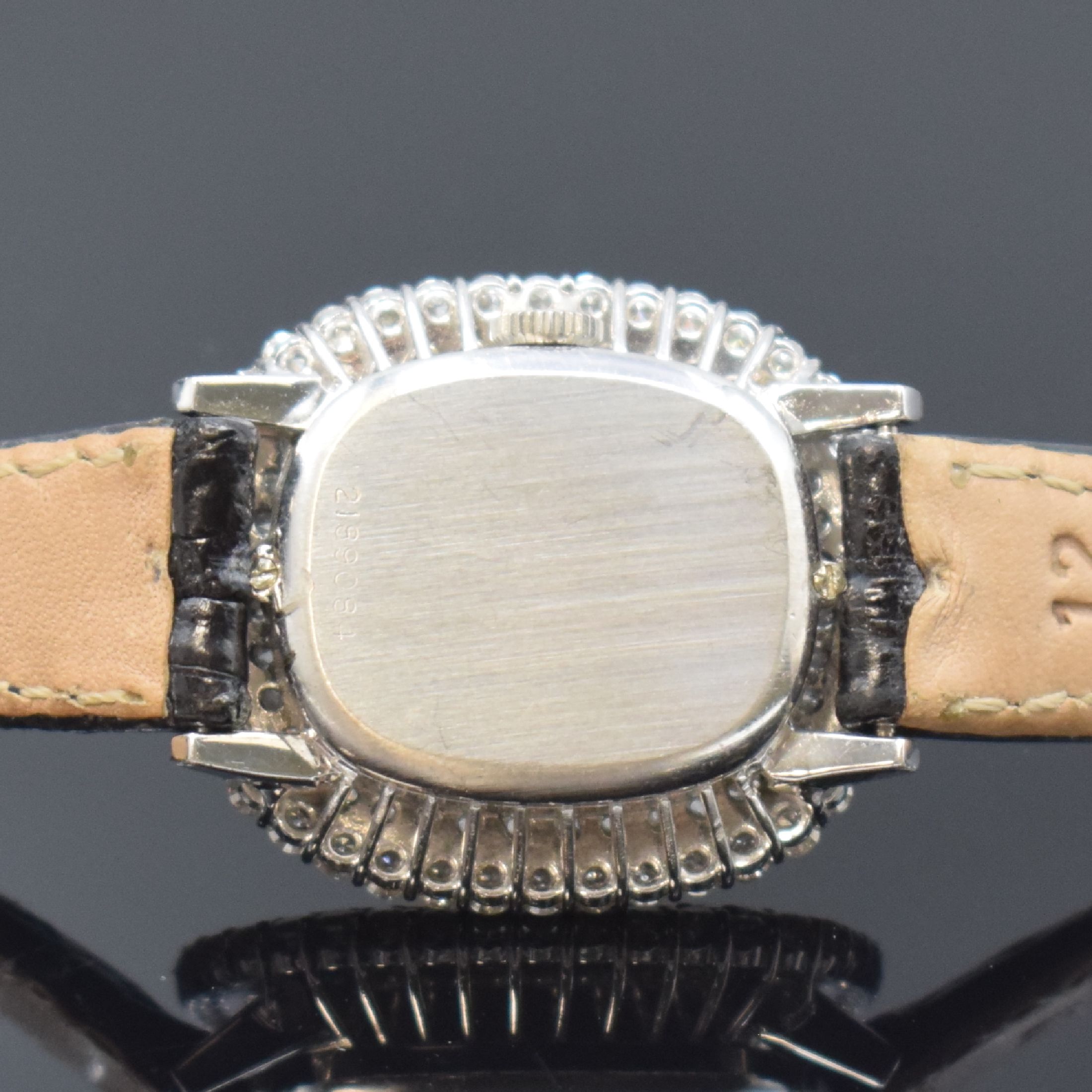 Detail c: IWC Damenarmbanduhr in WG 750/000 mit Diamanten, Schweiz um 1971, Handaufzug, Boden 2-fach verschr., Lünette aufw. m. Diamanten bes. (zus. ca. 1,8 ...