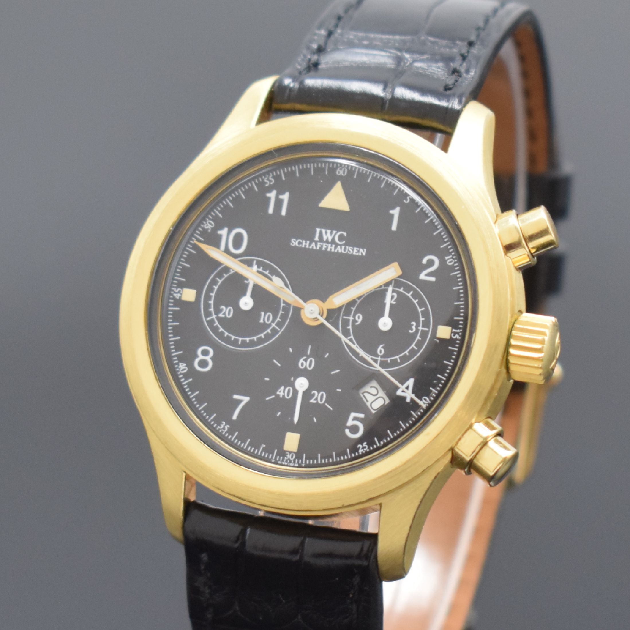Detail a: IWC seltene Herrenarmbanduhr "Der Fliegerchronograph" in GG 750/000 Referenz 3740, Schweiz um 1995, quarz, Lederband m. orig. GG 750/000 ...
