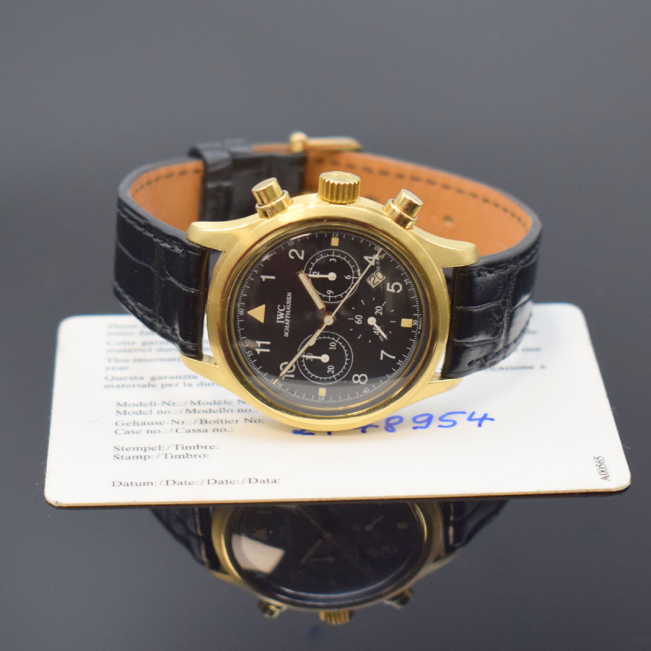 Detail f: IWC seltene Herrenarmbanduhr "Der Fliegerchronograph" in GG 750/000 Referenz 3740, Schweiz um 1995, quarz, Lederband m. orig. GG 750/000 ...