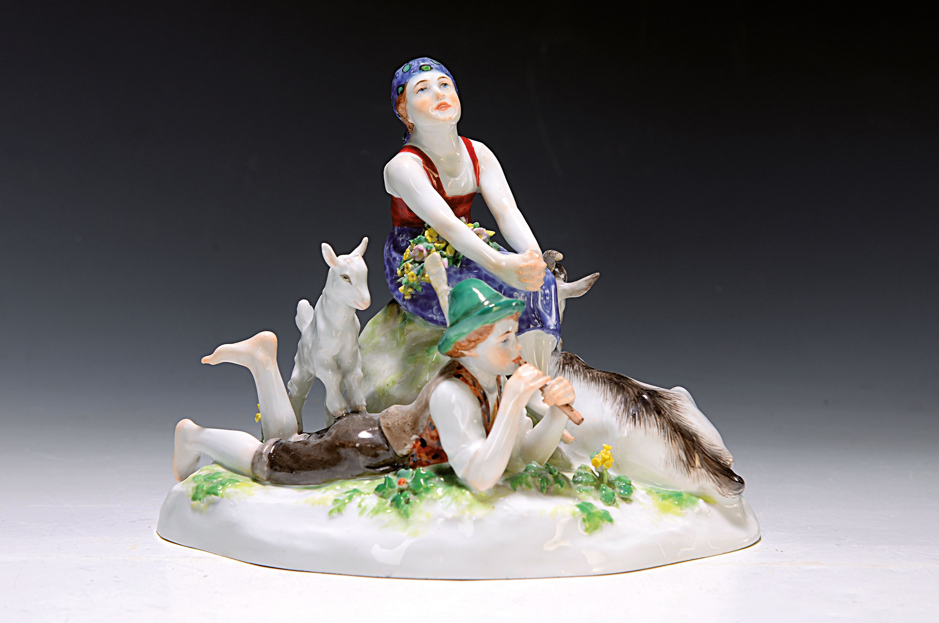 Porzellangruppe, Meissen, um 1905-23, Entwurf Erich Hösel, Modell V 124, "Der Frühling", Hirtenjunge und Mädchen mit Blumen, Ziege und ...