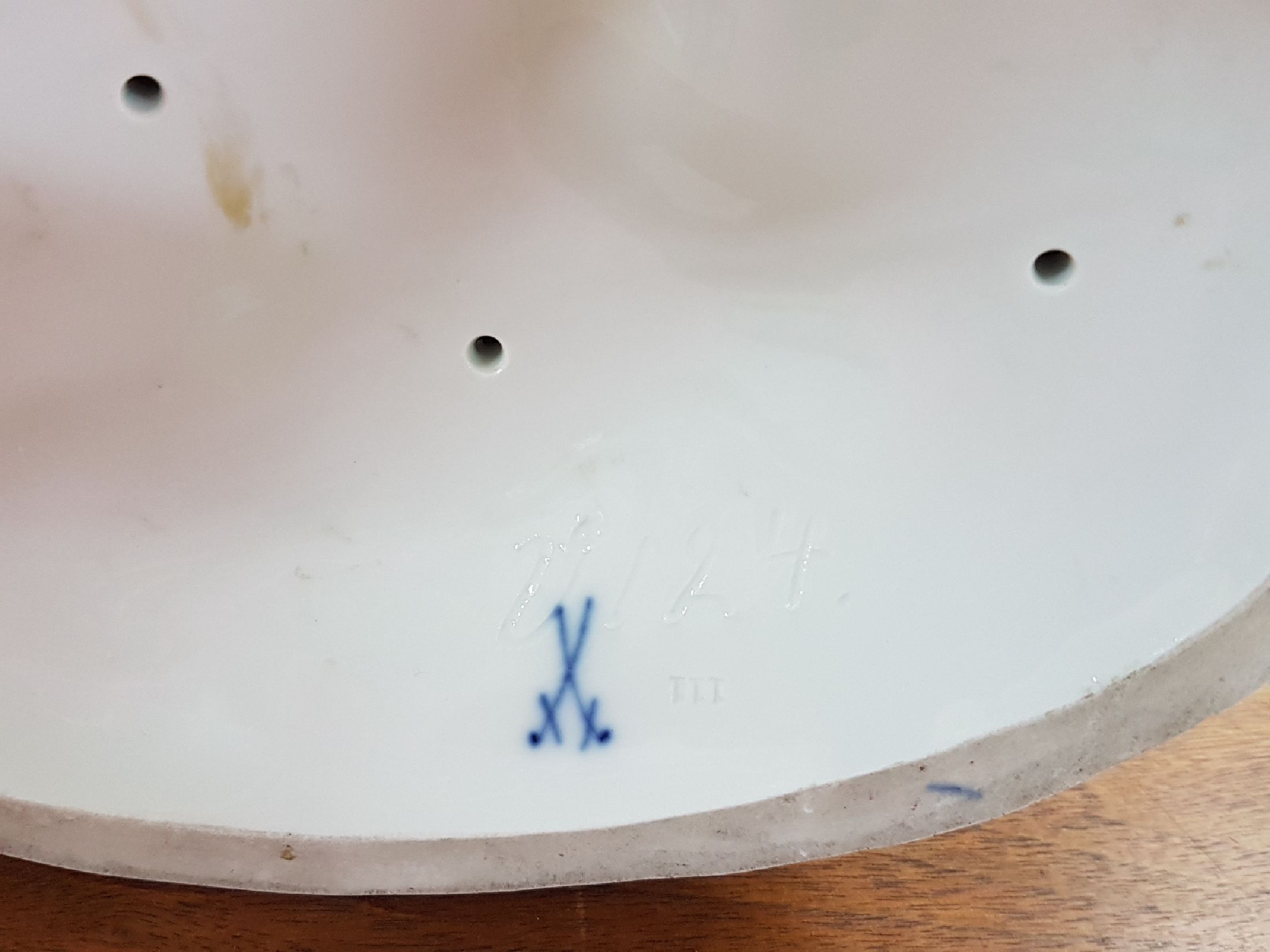 Detail g: Porzellangruppe, Meissen, um 1905-23, Entwurf Erich Hösel, Modell V 124, "Der Frühling", Hirtenjunge und Mädchen mit Blumen, Ziege und ...