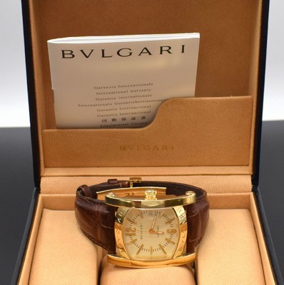 26632610g - BULGARI big 18k yellow gold wristwatch model Assioma reference AS 48 G, self winding, leather strap with 18k yellow gold gold butterfly clasp, case back 6-times screwed down, stripe engine-turned dial with raised indices, display of hours, minutes, sweep seconds & date, measures approx. 38 x 48 mm, original box & warranty papers, condition 2