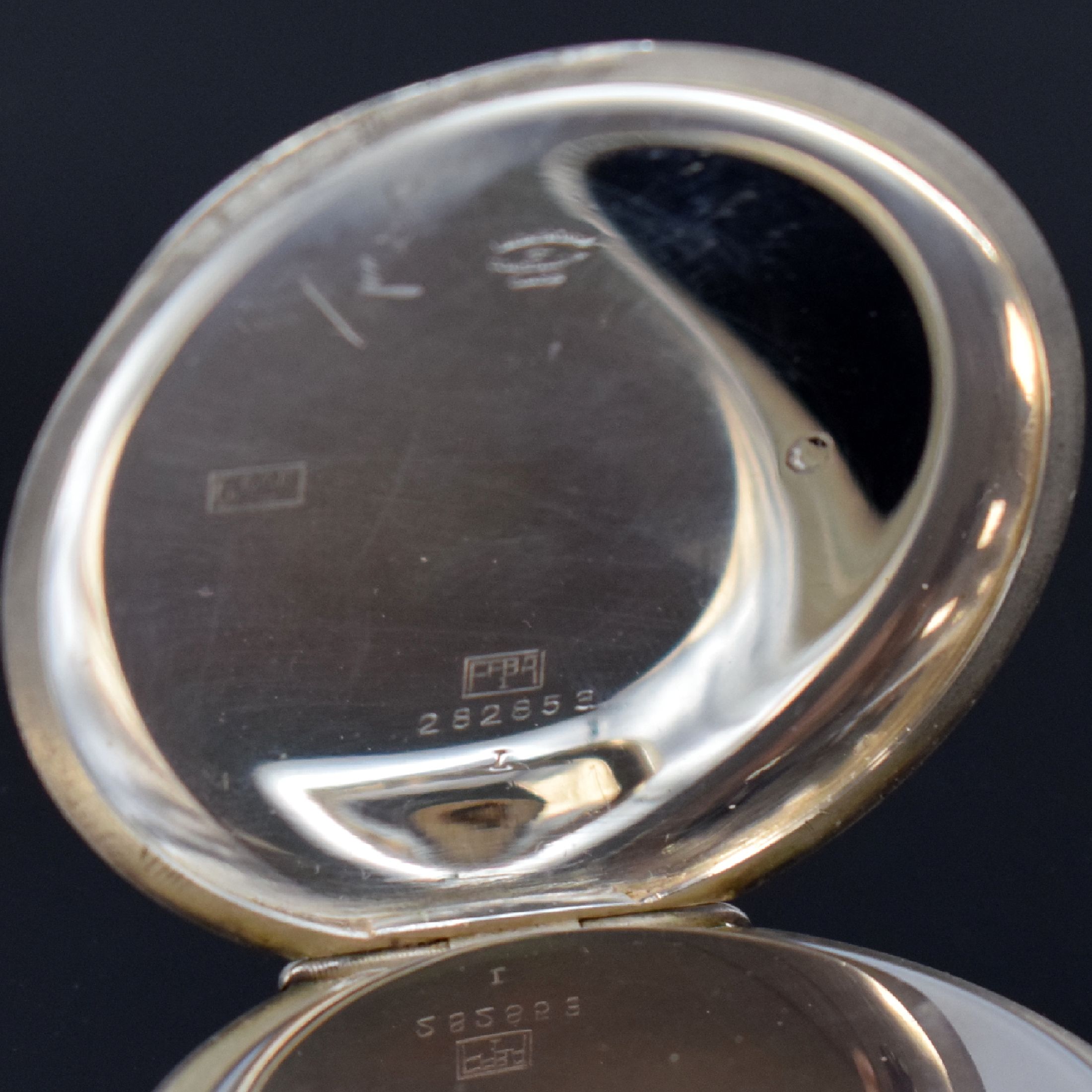 Detail e: VACHERON & CONSTANTIN feine, große Beobachtungsuhr in Sterlingsilber mit original Box, Schweiz um 1939, glattes, 4-teil. Silbergeh., Scharnierboden ...