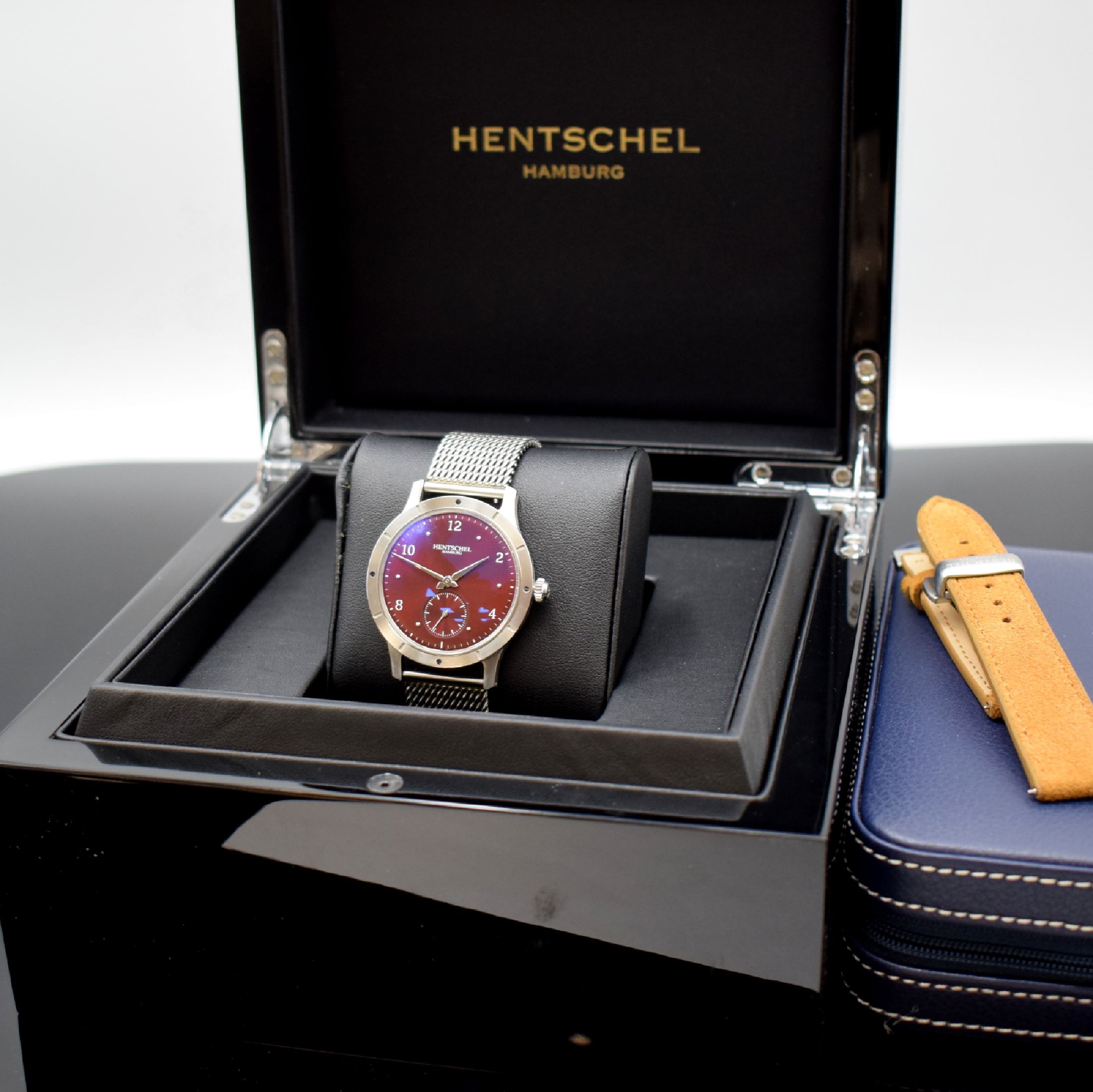 HENTSCHEL Hamburg exklusive Herrenarmbanduhr Sondermodell H2 Sport, Handaufzug, Deutschland 2022, beids. vergl. Edelstahlgeh. inkl. Metallband, zus. ...