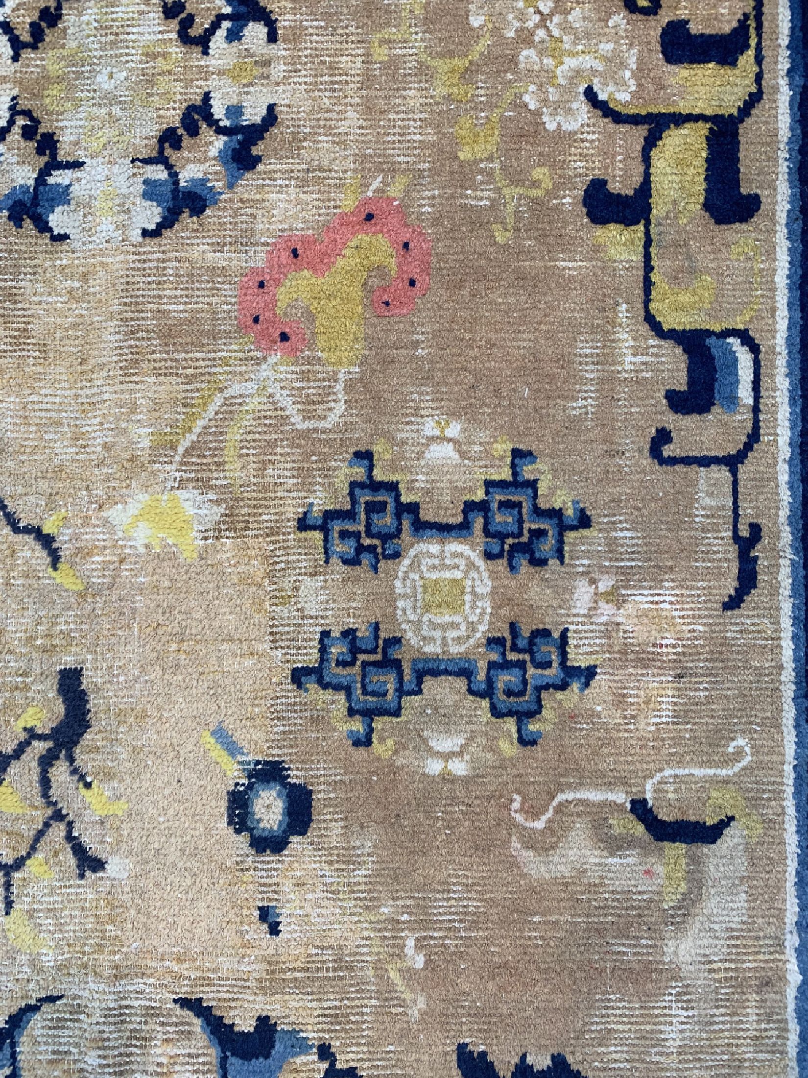 Detail e: Antiker Ning-Hsia, Westchina, 19.Jhd, Wolleauf Baumwolle, ca. 303 x 160 cm, EHZ: 3, (AlteRestaurierungen).