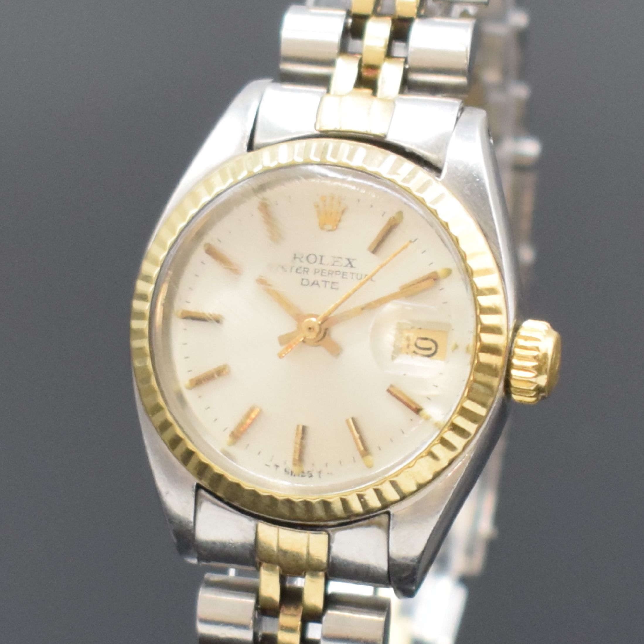 Detail a: ROLEX Damenarmbanduhr Oyster Perpetual Date Referenz 6917, Schweiz um 1979, Automatik, Edelstahl und Gold komb., Jubileeband mit Faltschl., verschr. ...
