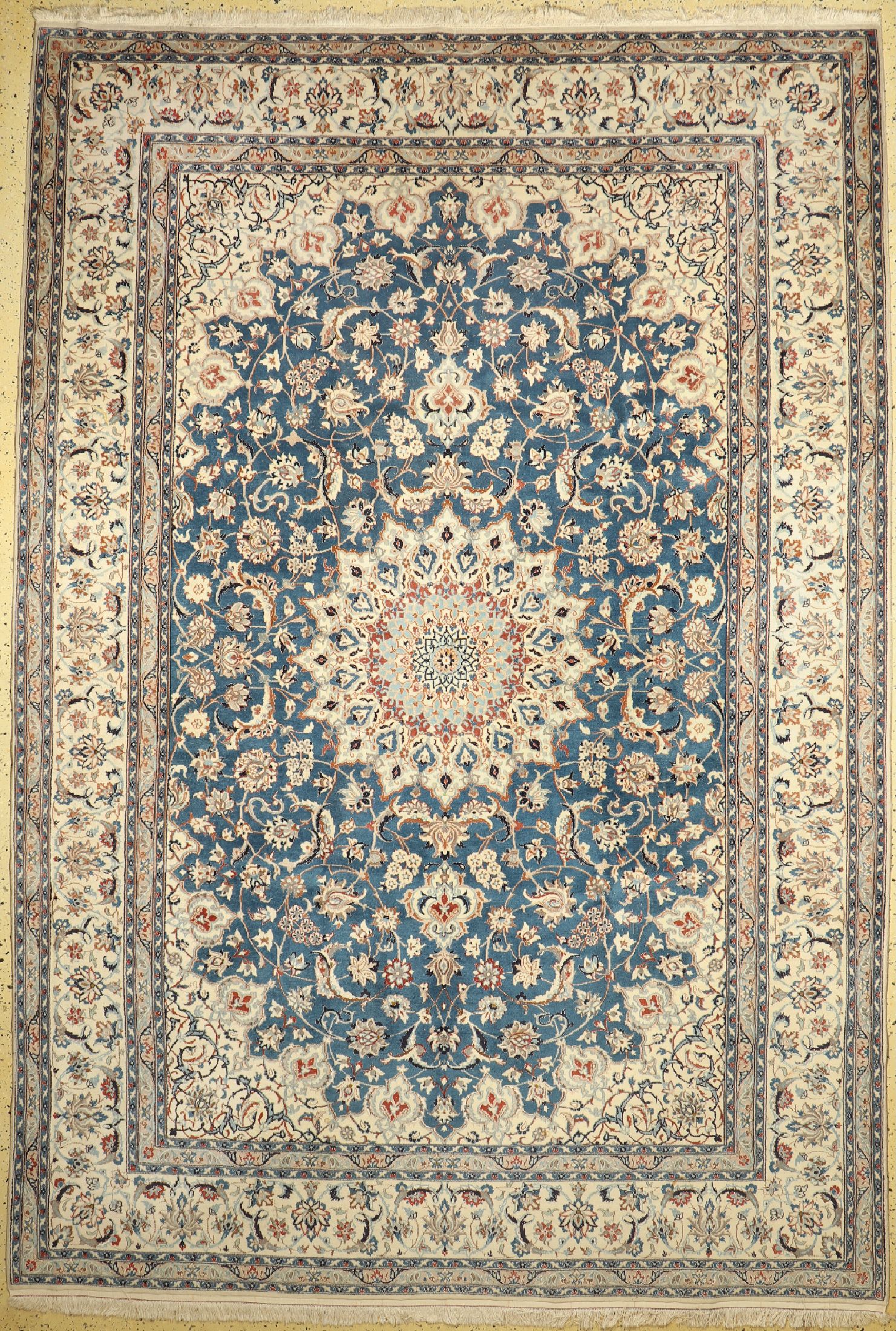 Nain fein(9 La), Persien, um 1960, Korkwolle mit Seide, ca. 359 x 246 cm, Reinigungsbedürftig, EHZ: 1-2