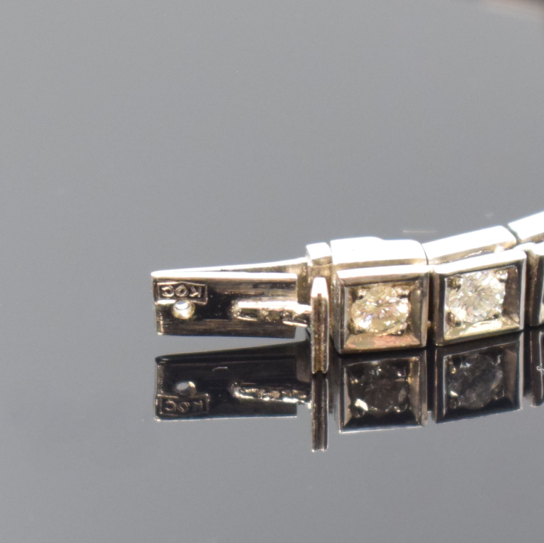 Detail e: OMEGA ausgefallene Damenarmbanduhr mit aufwendigem Diamantenbesatz in WG 750/000, Schweiz um 1963, Handaufzug, sog. Backwinder, 2-teil. Geh., Boden ...