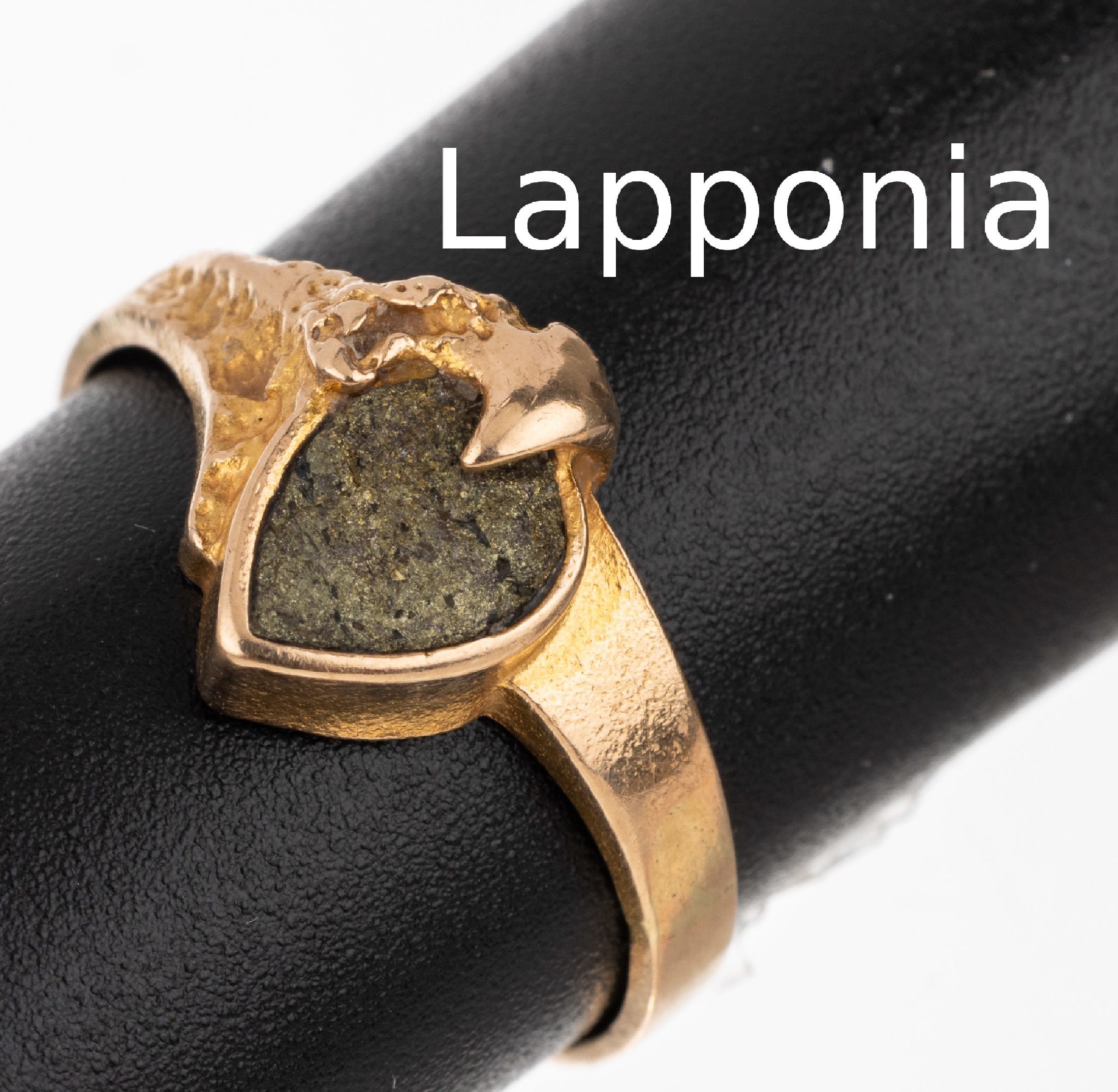 14 kt Gold LAPPONIA-Ring, GG 585/000, typ. Design, tropfenförm. Quarz-Rohsteineinlage, RW49, total ca. 1.9 g