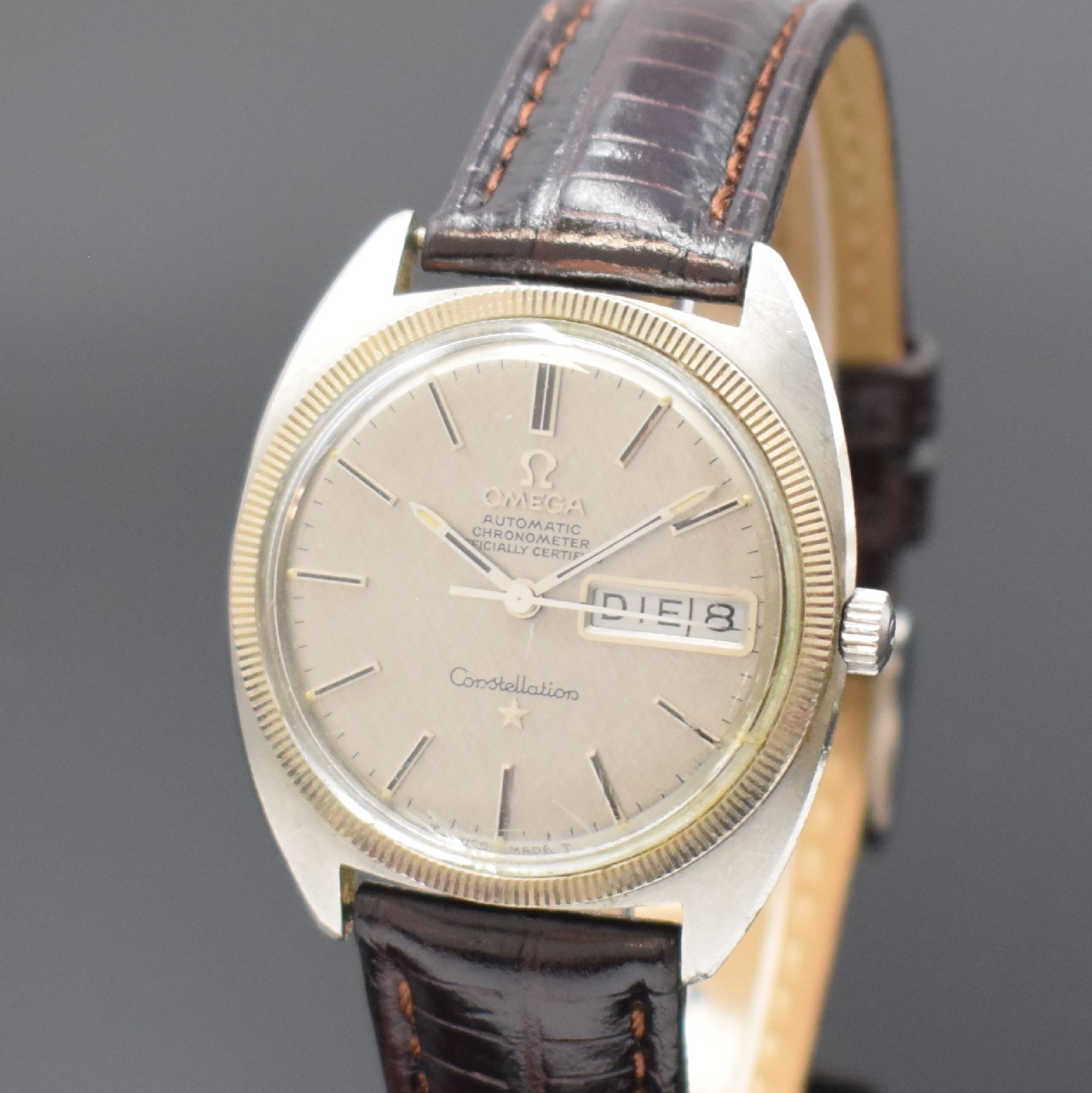 Detail a: OMEGA Herrenarmbanduhr Constellation Chronometer Referenz 168.029, Automatik, Schweiz um 1961, Edelstahlgeh., Boden m. Darst. Sternwarte und ...