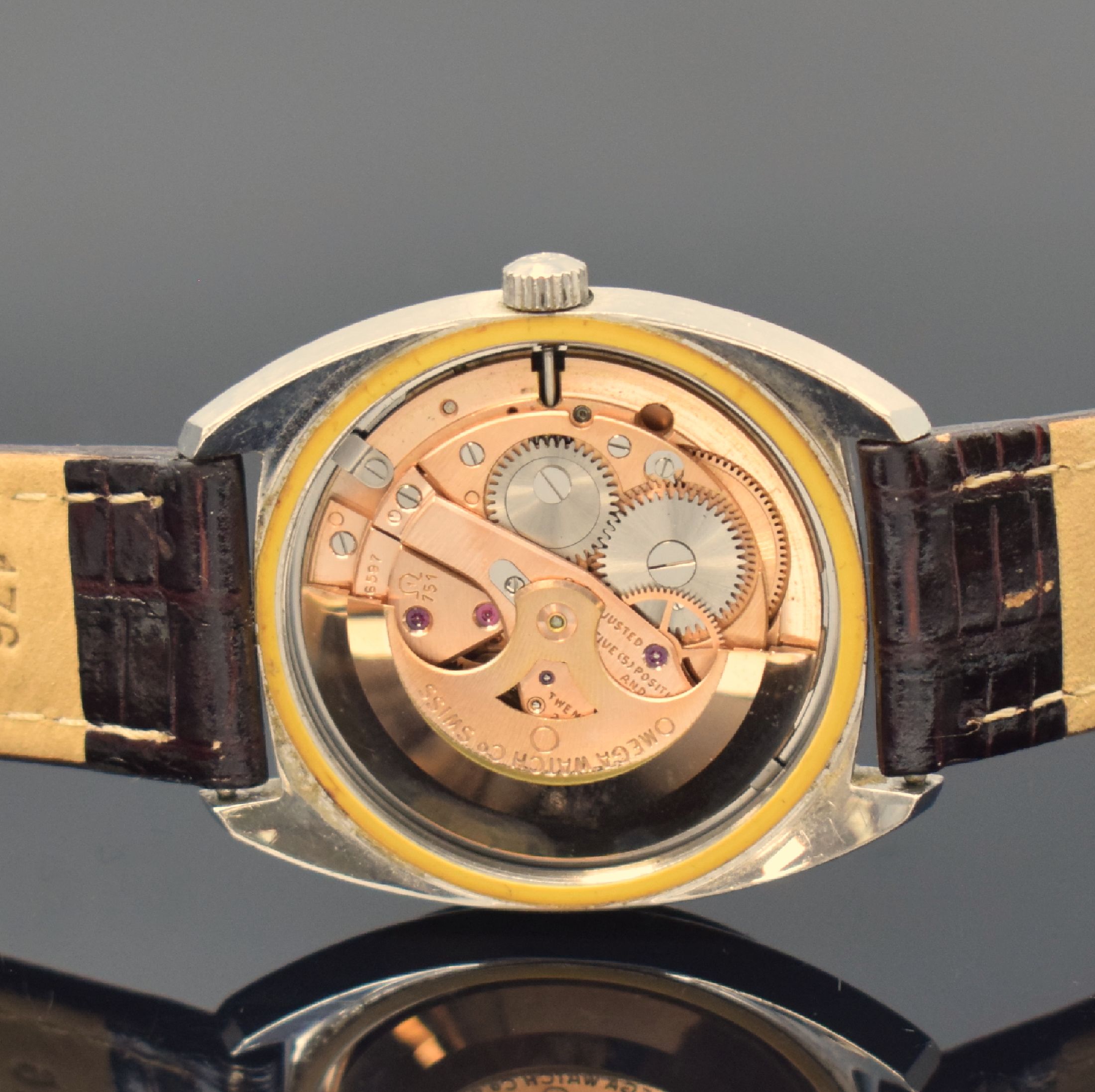 Detail d: OMEGA Herrenarmbanduhr Constellation Chronometer Referenz 168.029, Automatik, Schweiz um 1961, Edelstahlgeh., Boden m. Darst. Sternwarte und ...