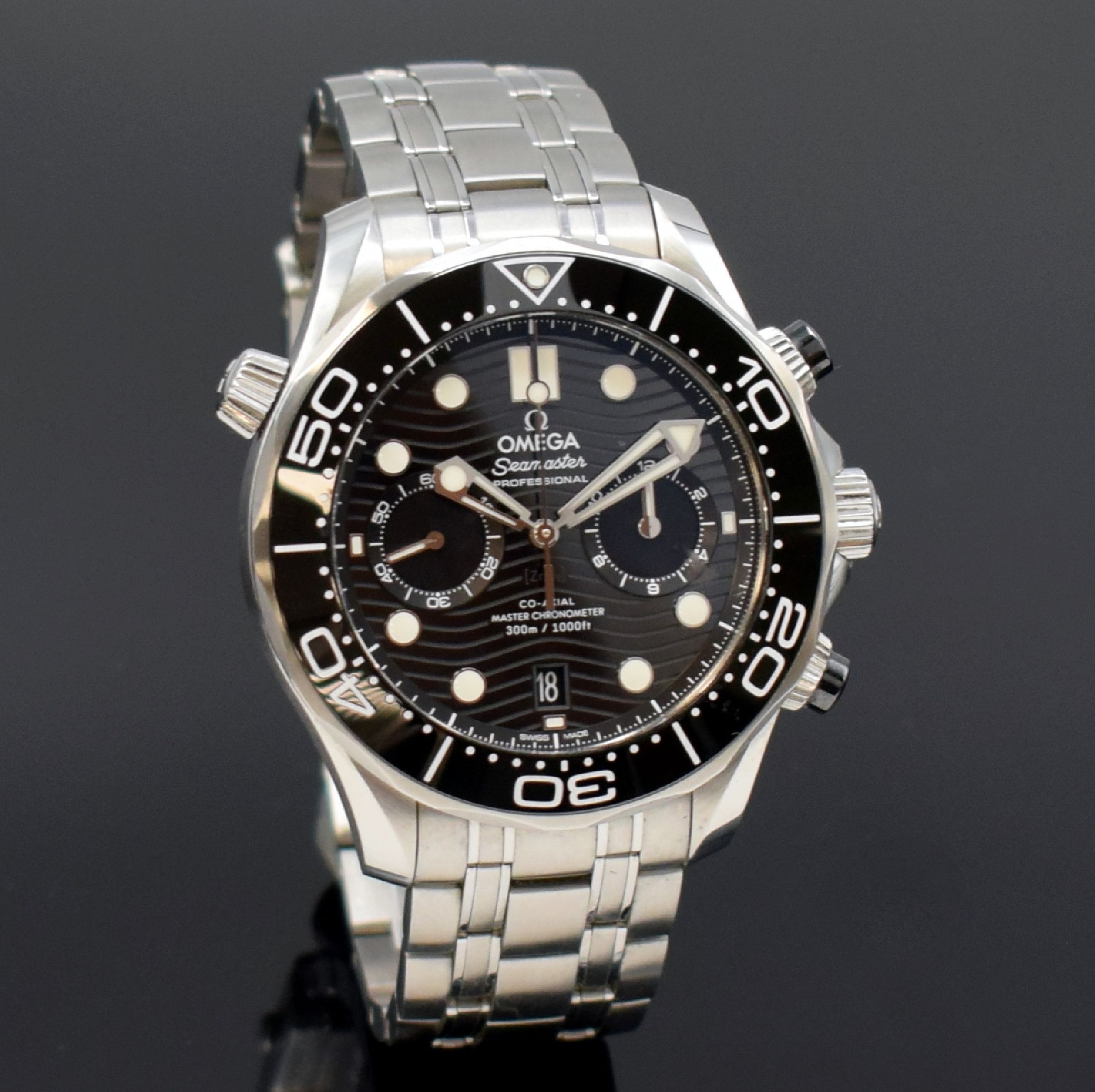 Detail b: OMEGA Armbandchronograph Seamaster Diver 300 M Referenz 210.30.44.51.01.001, Automatik, Chronometer in Edelstahl inkl. Gliederband m. Faltschl., ...