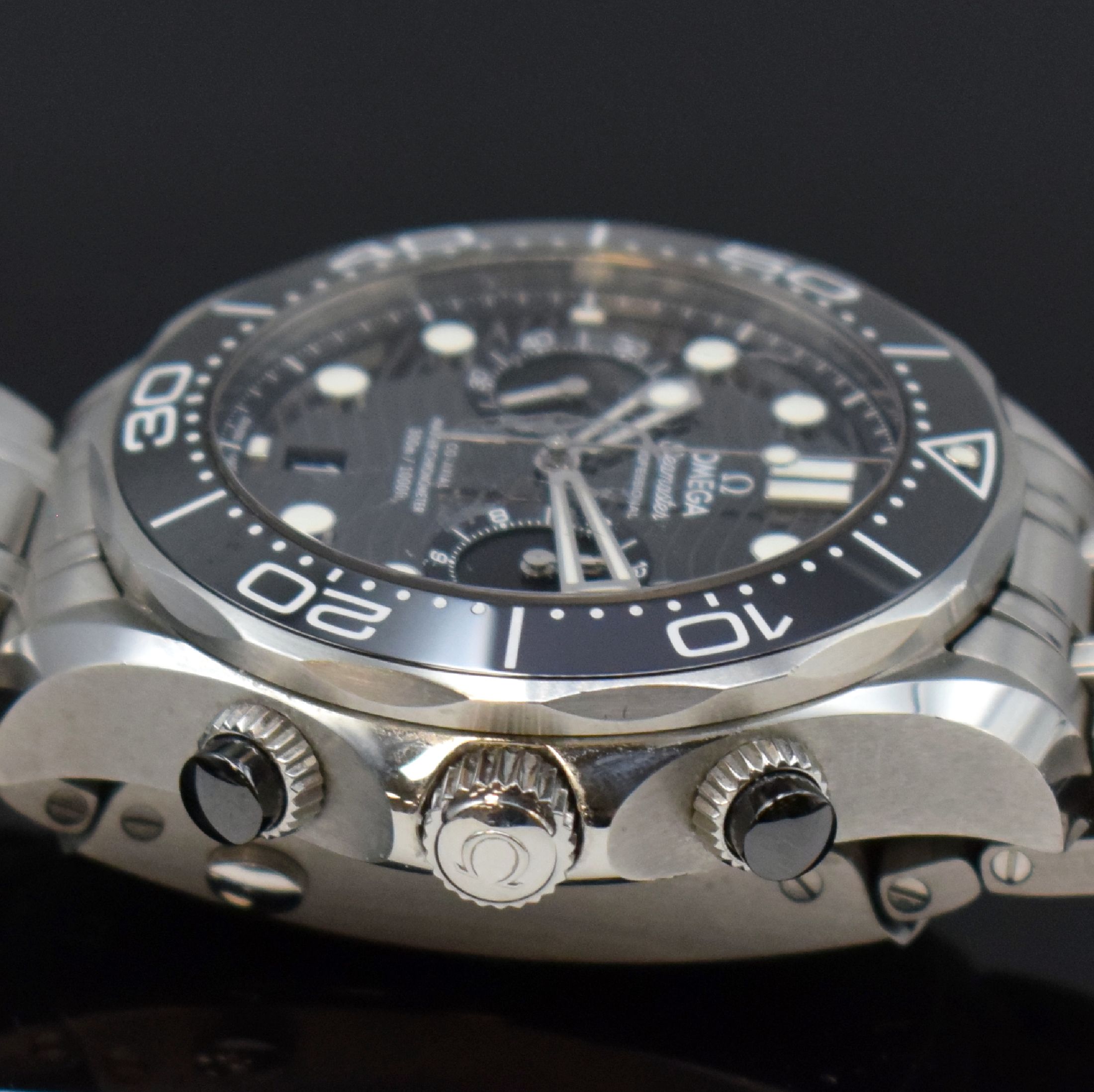 Detail i: OMEGA Armbandchronograph Seamaster Diver 300 M Referenz 210.30.44.51.01.001, Automatik, Chronometer in Edelstahl inkl. Gliederband m. Faltschl., ...