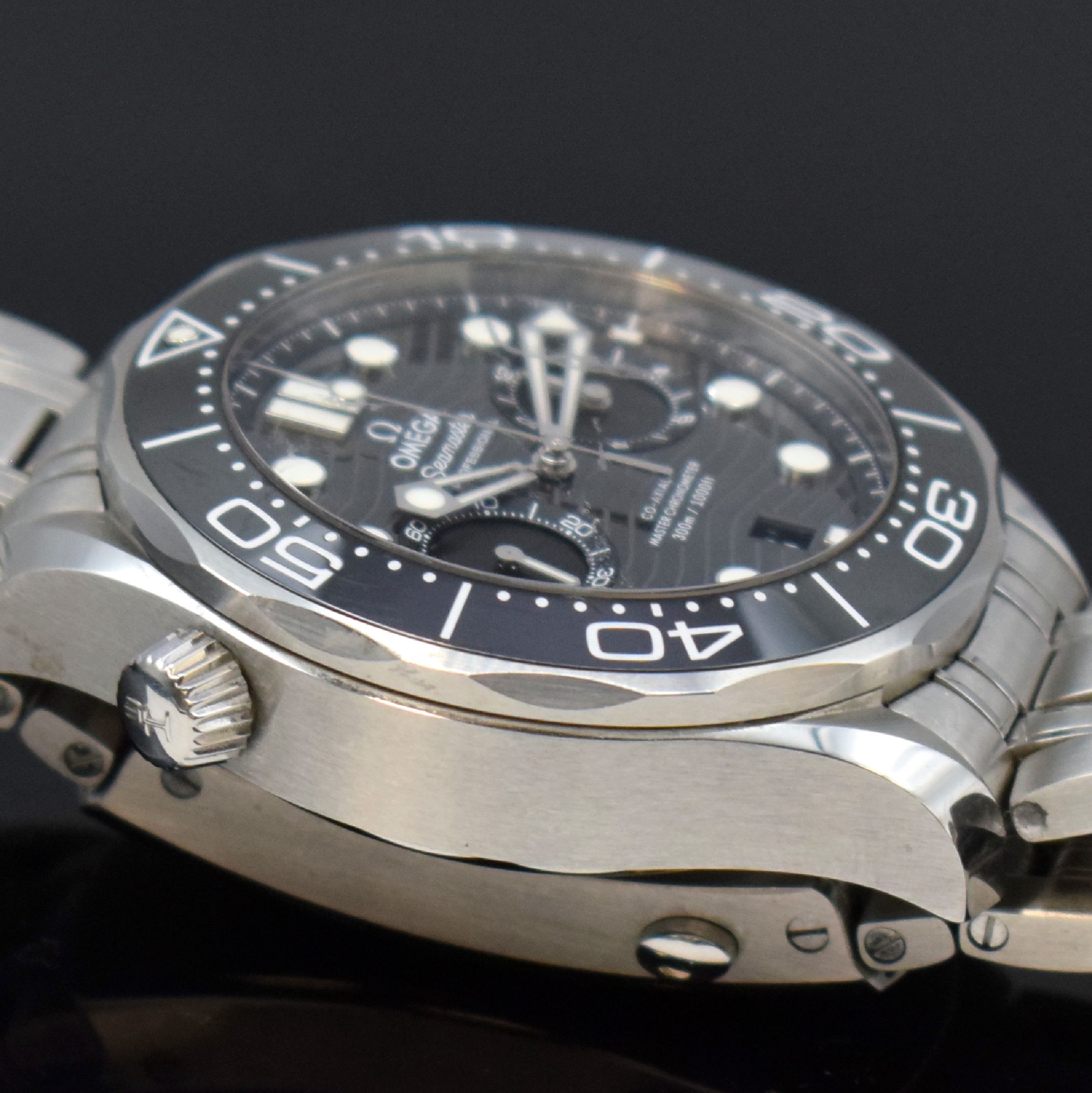 Detail j: OMEGA Armbandchronograph Seamaster Diver 300 M Referenz 210.30.44.51.01.001, Automatik, Chronometer in Edelstahl inkl. Gliederband m. Faltschl., ...