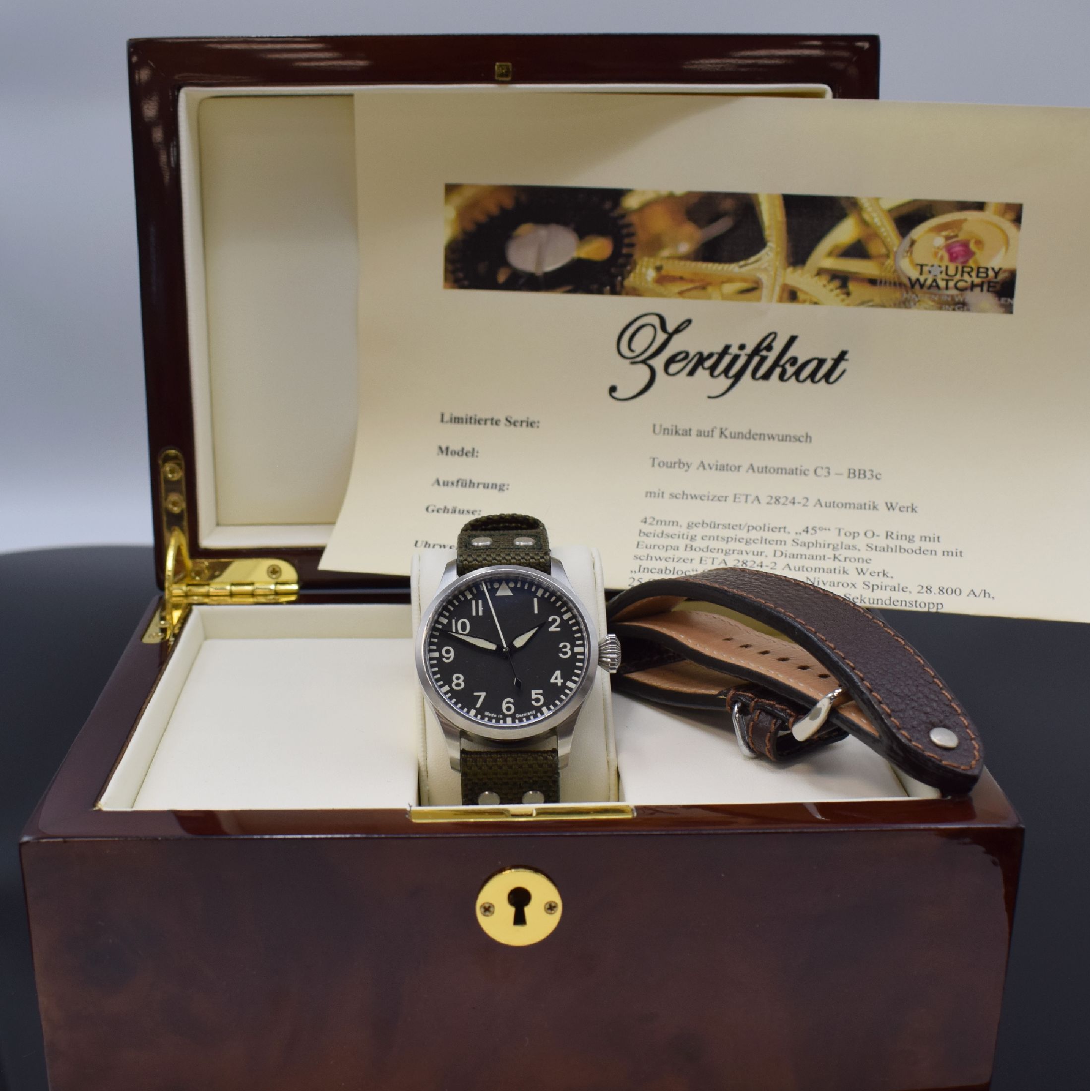 TOURBY Aviator Herrenarmbanduhr in Stahl, Deutschland um 2011, Automatik, massives Geh., Boden geschr., Textilband, schwarzes Zifferbl. m. arab. ...