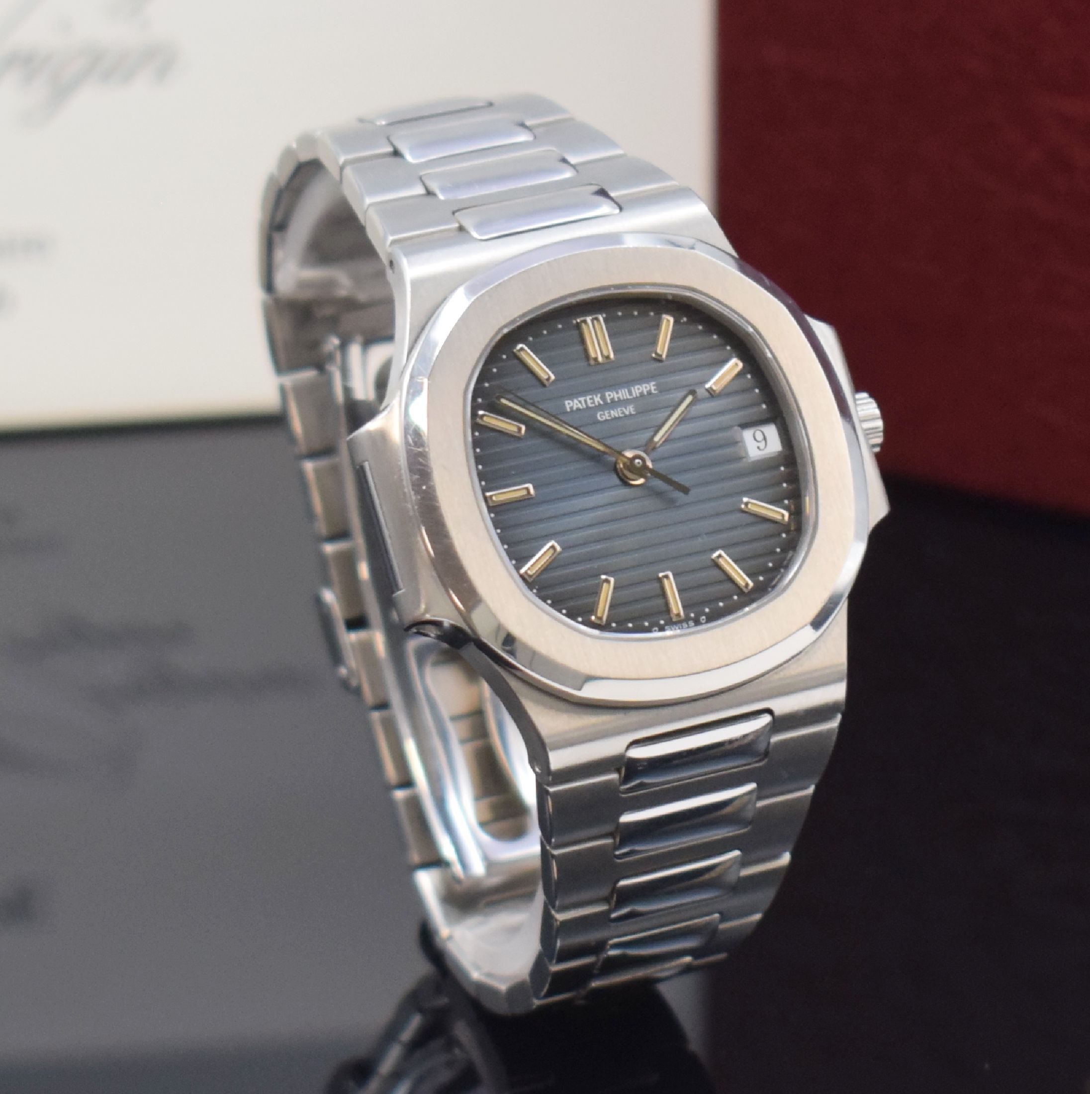 Detail a: PATEK PHILIPPE hochfeine Herrenarmbanduhr Modell Nautilus Referenz 3800/001 designed von Gerald Genta mit original Zertifikat, Schweiz verkauft ...