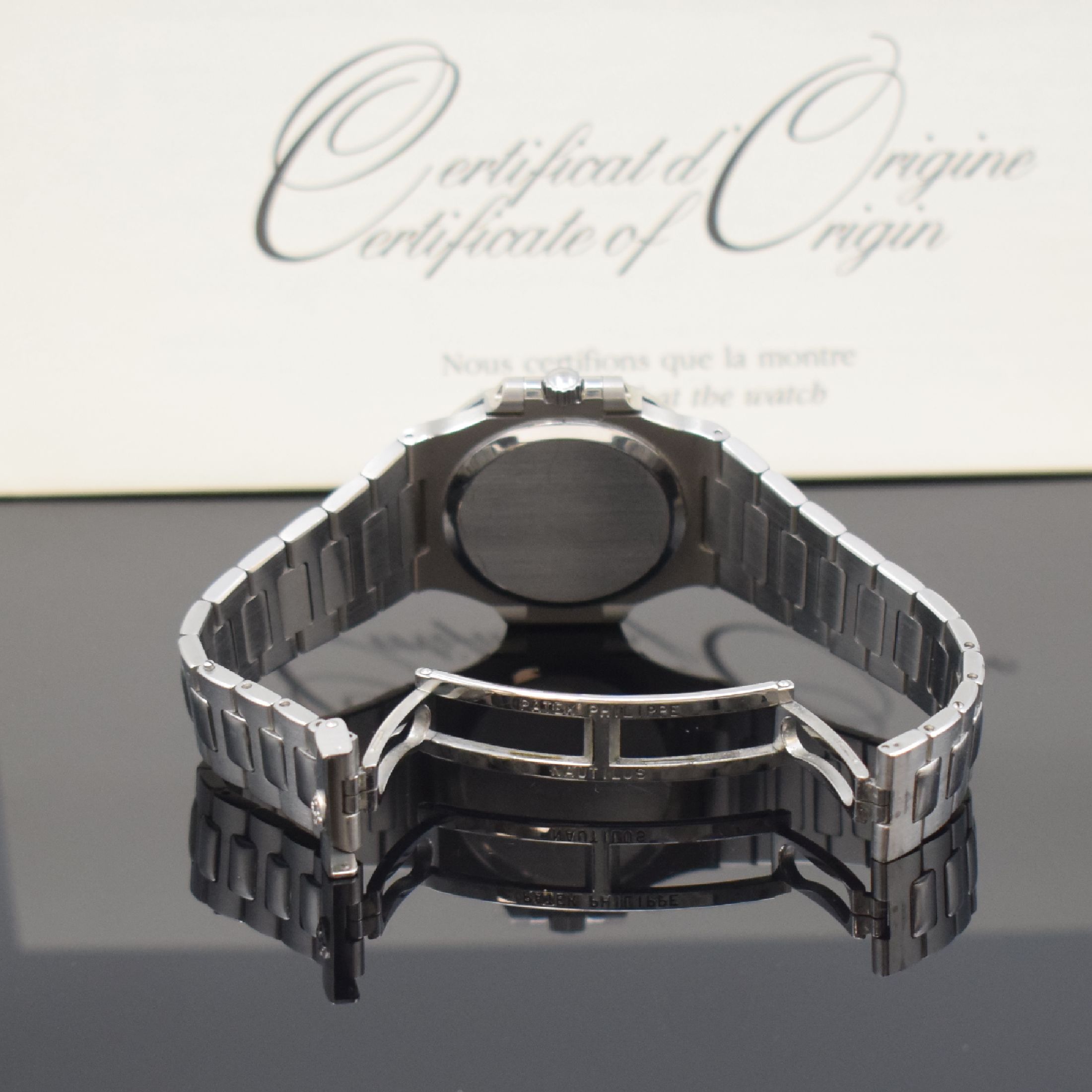 Detail c: PATEK PHILIPPE hochfeine Herrenarmbanduhr Modell Nautilus Referenz 3800/001 designed von Gerald Genta mit original Zertifikat, Schweiz verkauft ...