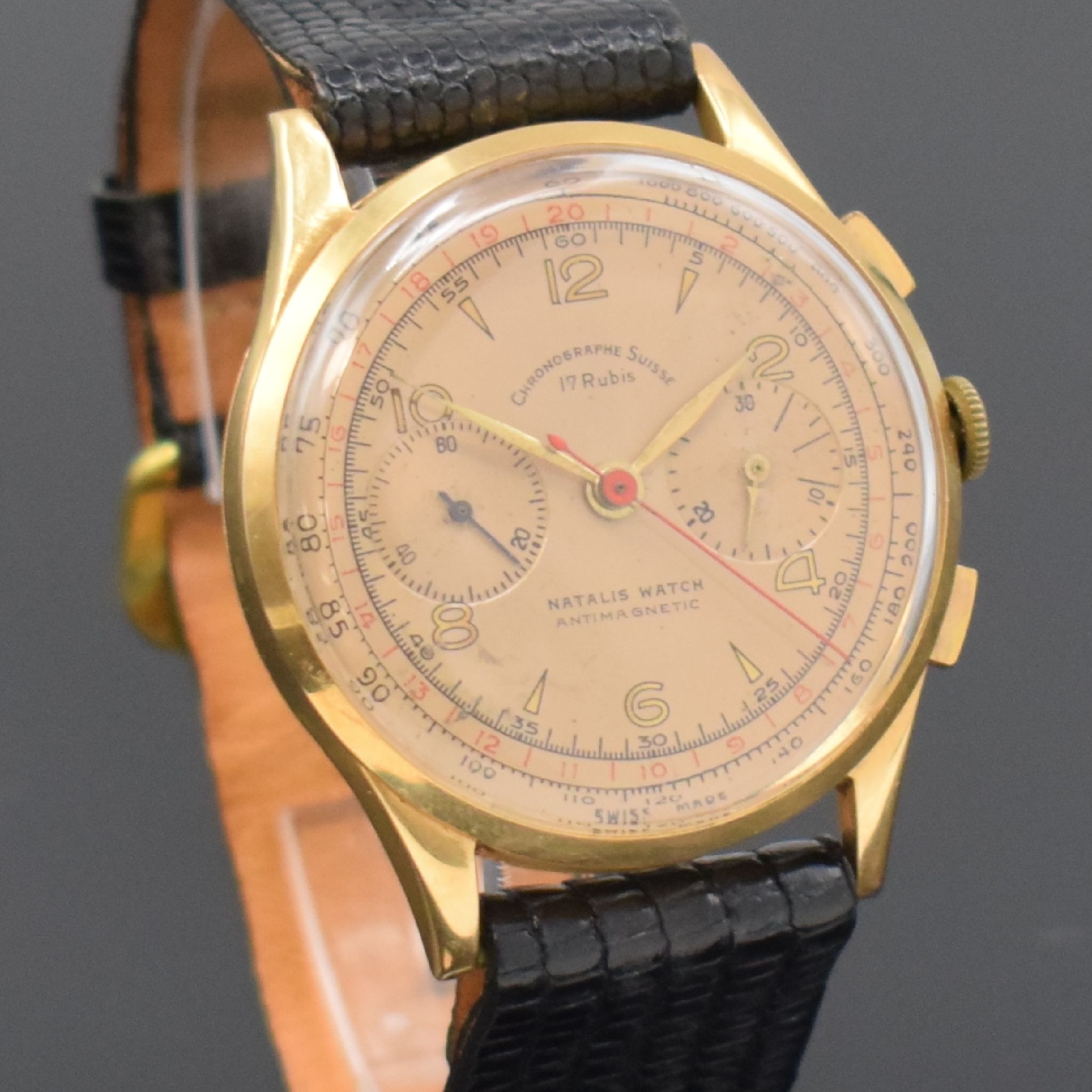 Detail c: CHRONOGRAPHE SUISSE / NATALIS WATCH Herrenarmbanduhr mit Chronograph in RG 750/000, Schweiz um 1950, Handaufzug, Boden und Glasrand aufgedr., Geh. l. ...