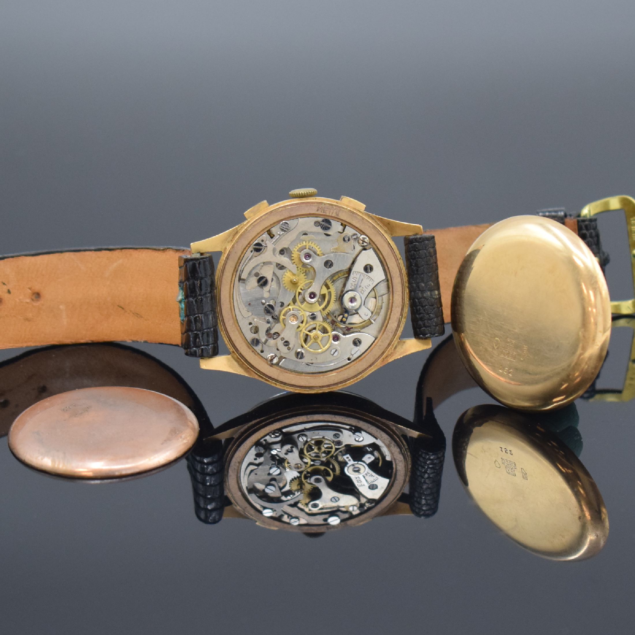 Detail d: CHRONOGRAPHE SUISSE / NATALIS WATCH Herrenarmbanduhr mit Chronograph in RG 750/000, Schweiz um 1950, Handaufzug, Boden und Glasrand aufgedr., Geh. l. ...