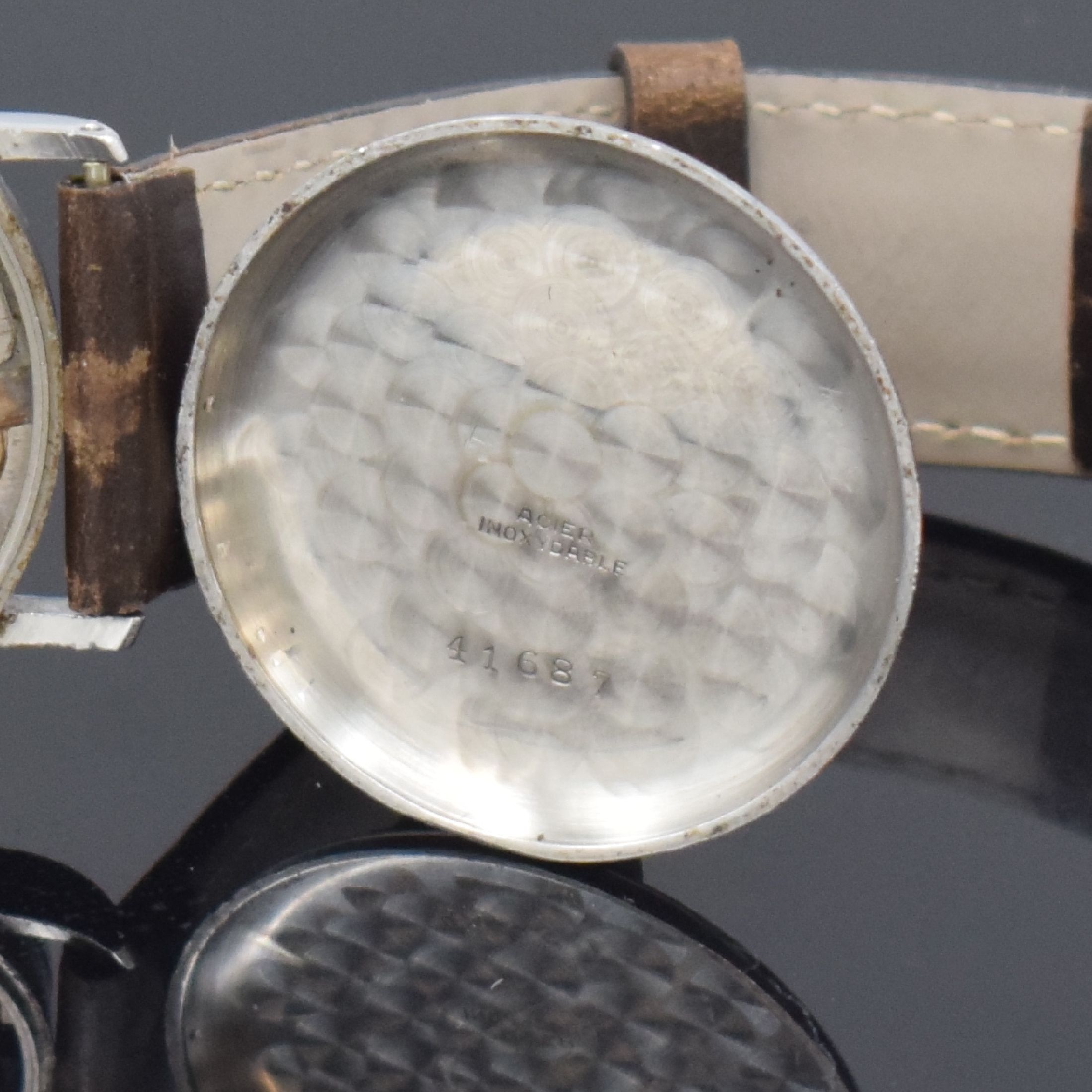 Detail f: HEUER früher Schaltradchronograph in Stahl Referenz 2402, Handaufzug, Schweiz um 1942, 3-teil. Geh., Boden und Glasrand aufgedr., kupferfarb. ...