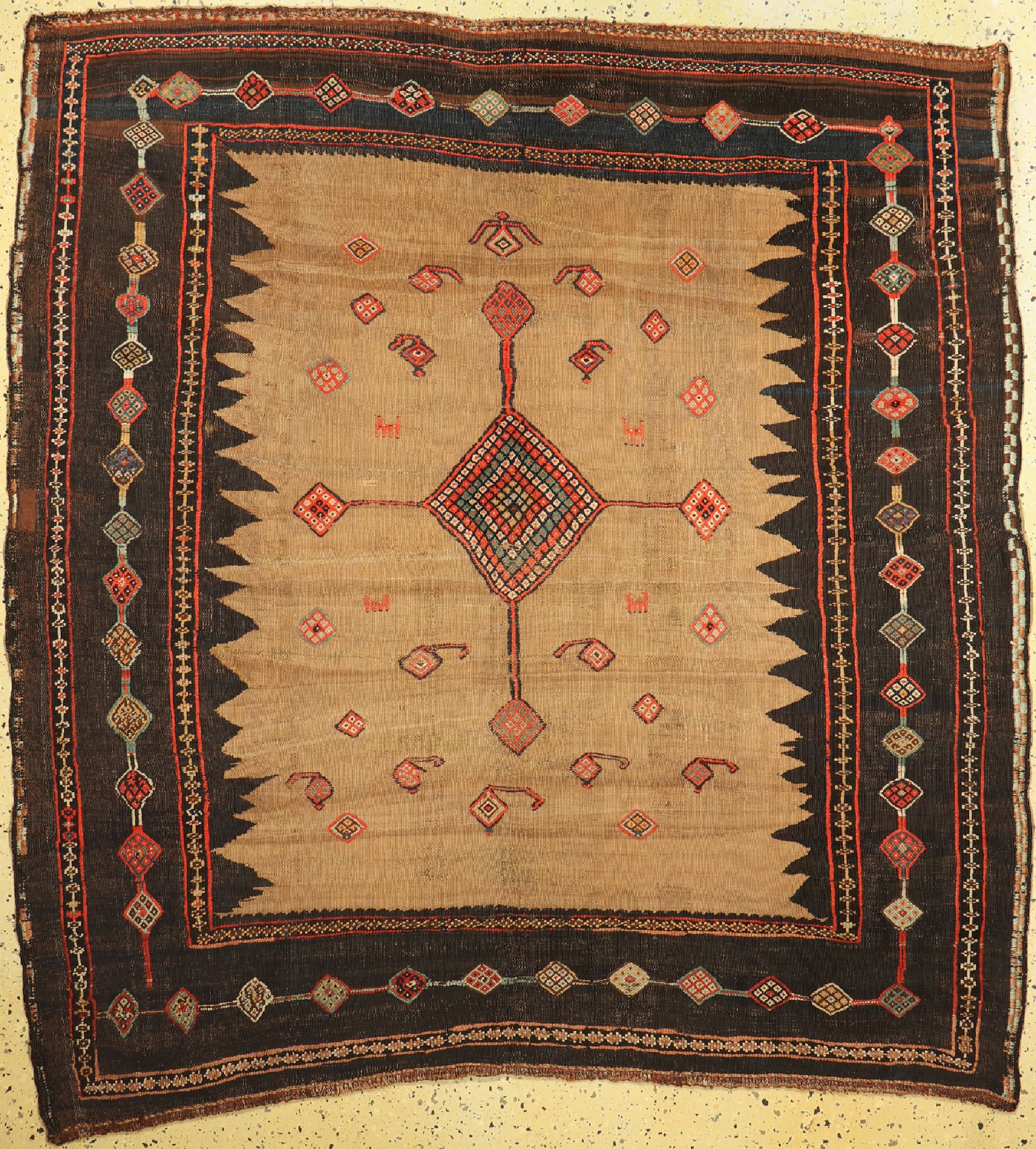 Weramin Sofreh antik, Persien, 19.Jhd, Kamelwolle auf Wolle, ca. 175 x 170 cm, EHZ: 2-3