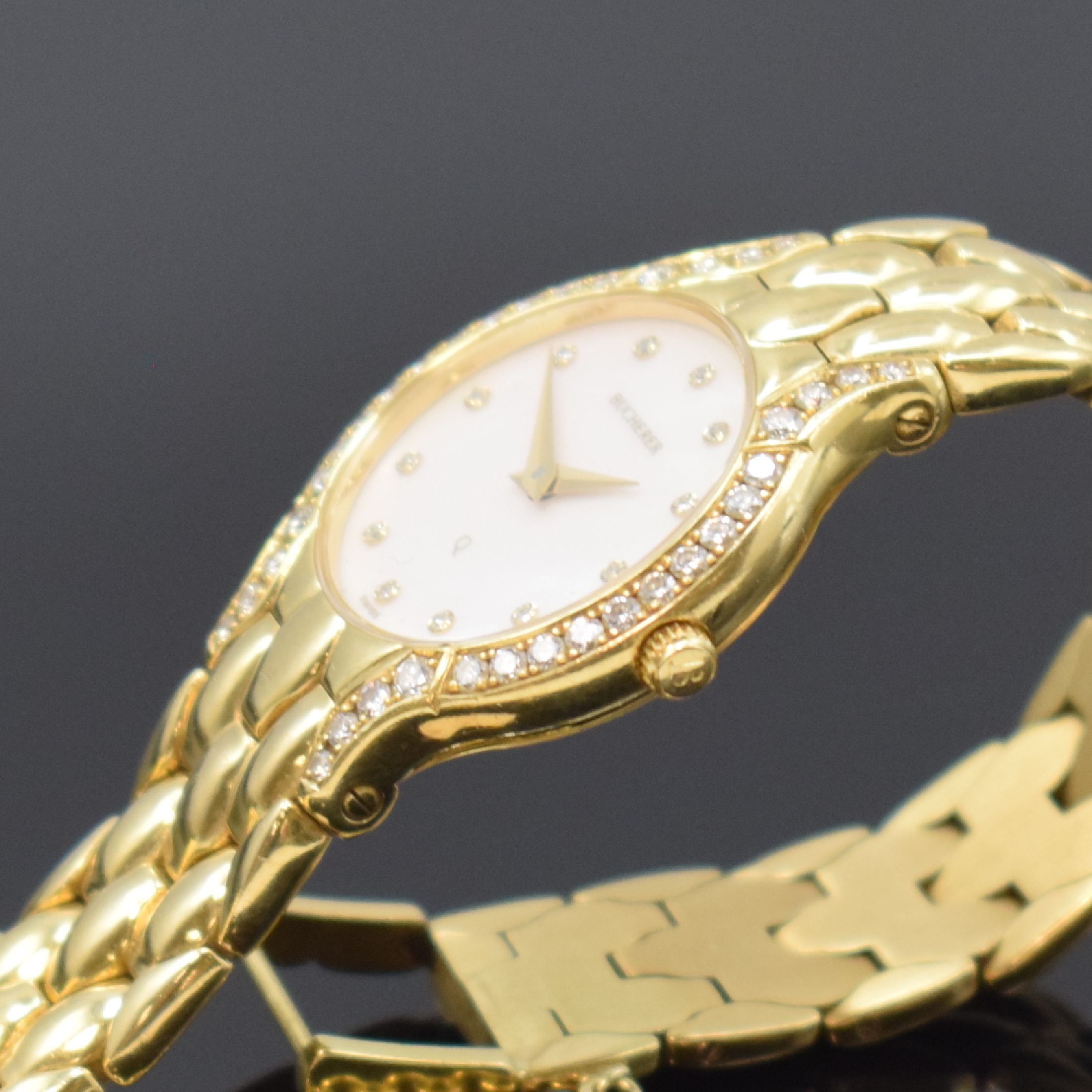 Detail c: BUCHERER Damenarmbanduhr in GG 750/000, Schweiz um 1990, quarz, 2-teil. Gehäuse, Boden aufgedr., Lünette aufw. m. Diamanten bes., Gliederbd. in GG ...