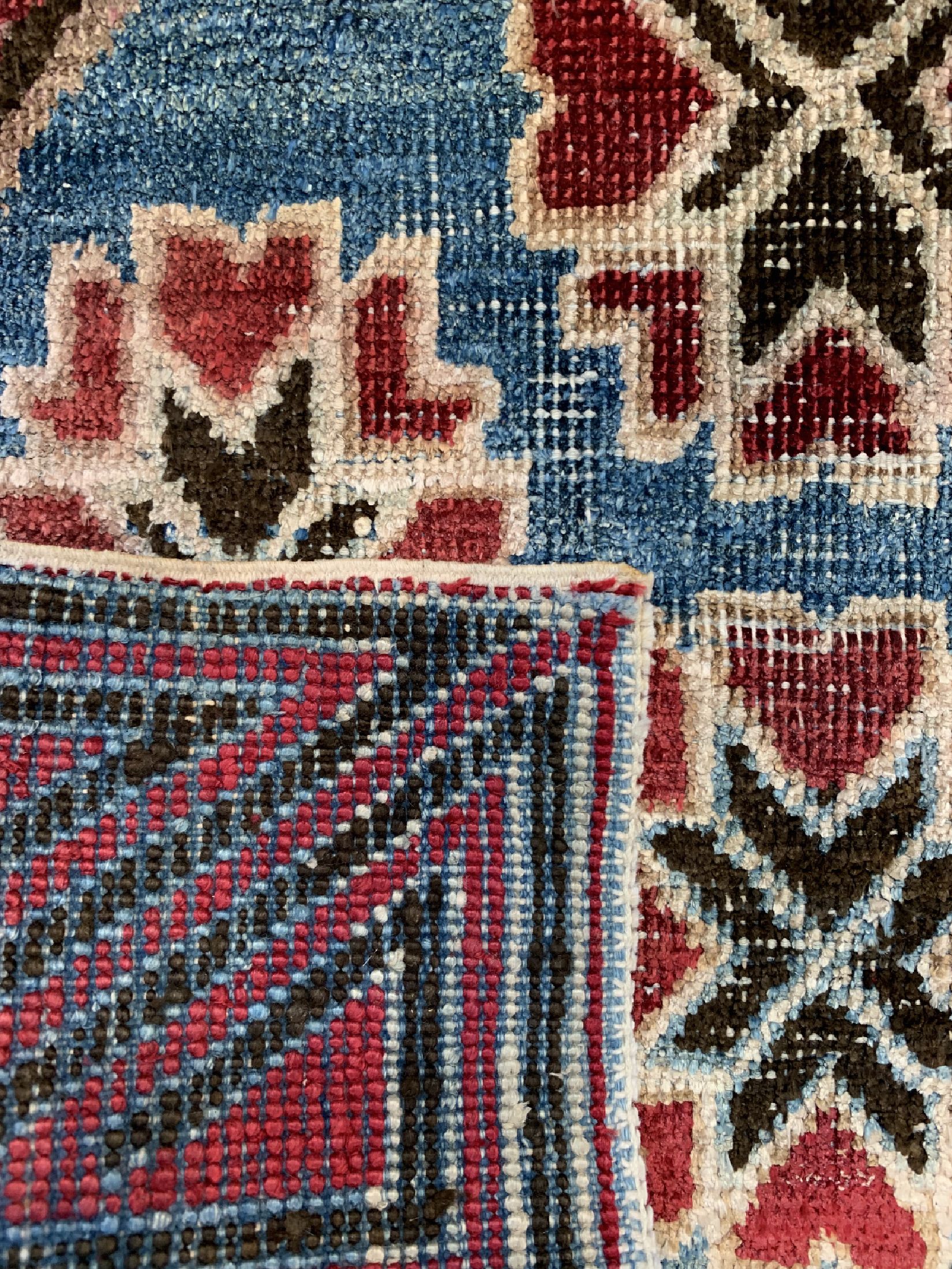Detail c: Seiden Yarkand antik, Sitzmatte, Turkestan,19.Jhd, Seide auf Baumwolle, ca. 60 x 65 cm, EHZ: 3
