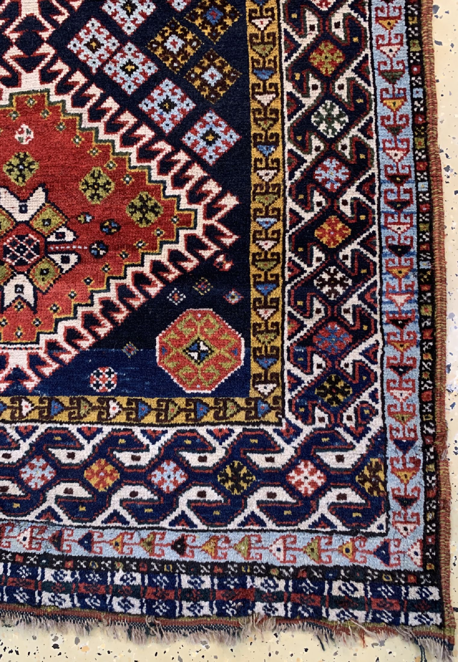 Detail a: Ghaschgai alt, Persien, um 1920, Wolle auf Wolle, ca. 263 x 103 cm, EHZ: 2, (kleine Löcher)