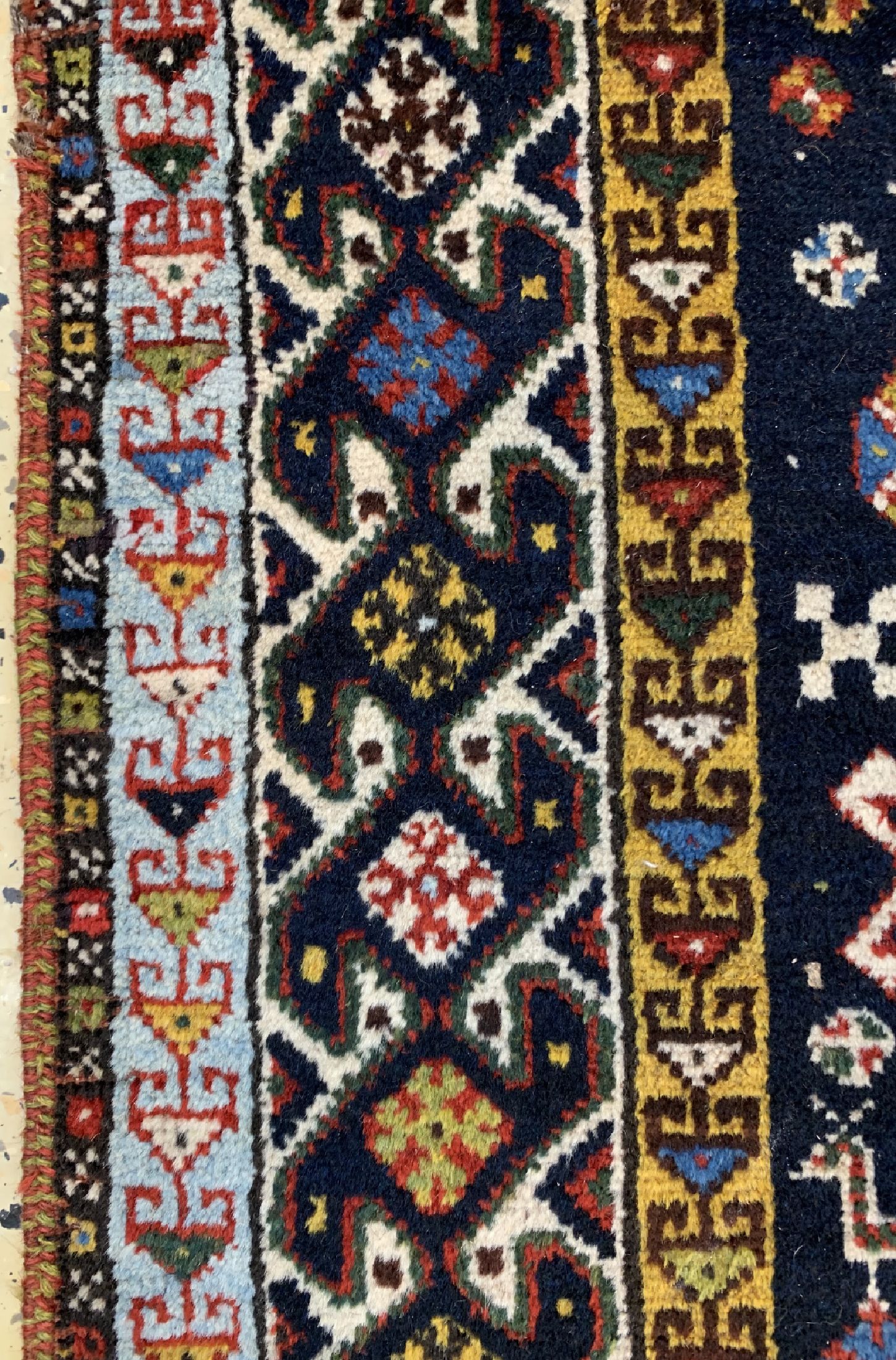 Detail c: Ghaschgai alt, Persien, um 1920, Wolle auf Wolle, ca. 263 x 103 cm, EHZ: 2, (kleine Löcher)