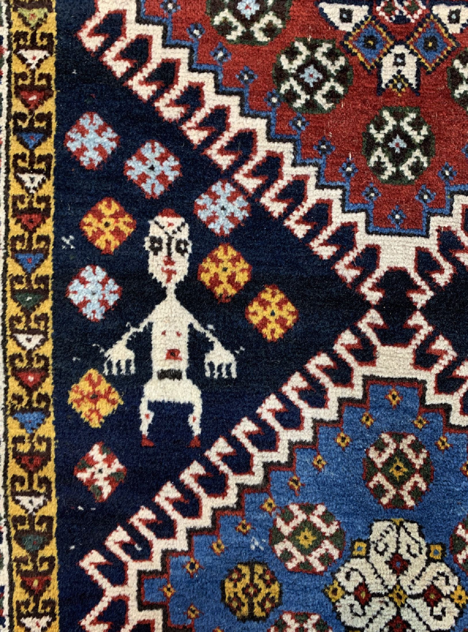 Detail d: Ghaschgai alt, Persien, um 1920, Wolle auf Wolle, ca. 263 x 103 cm, EHZ: 2, (kleine Löcher)